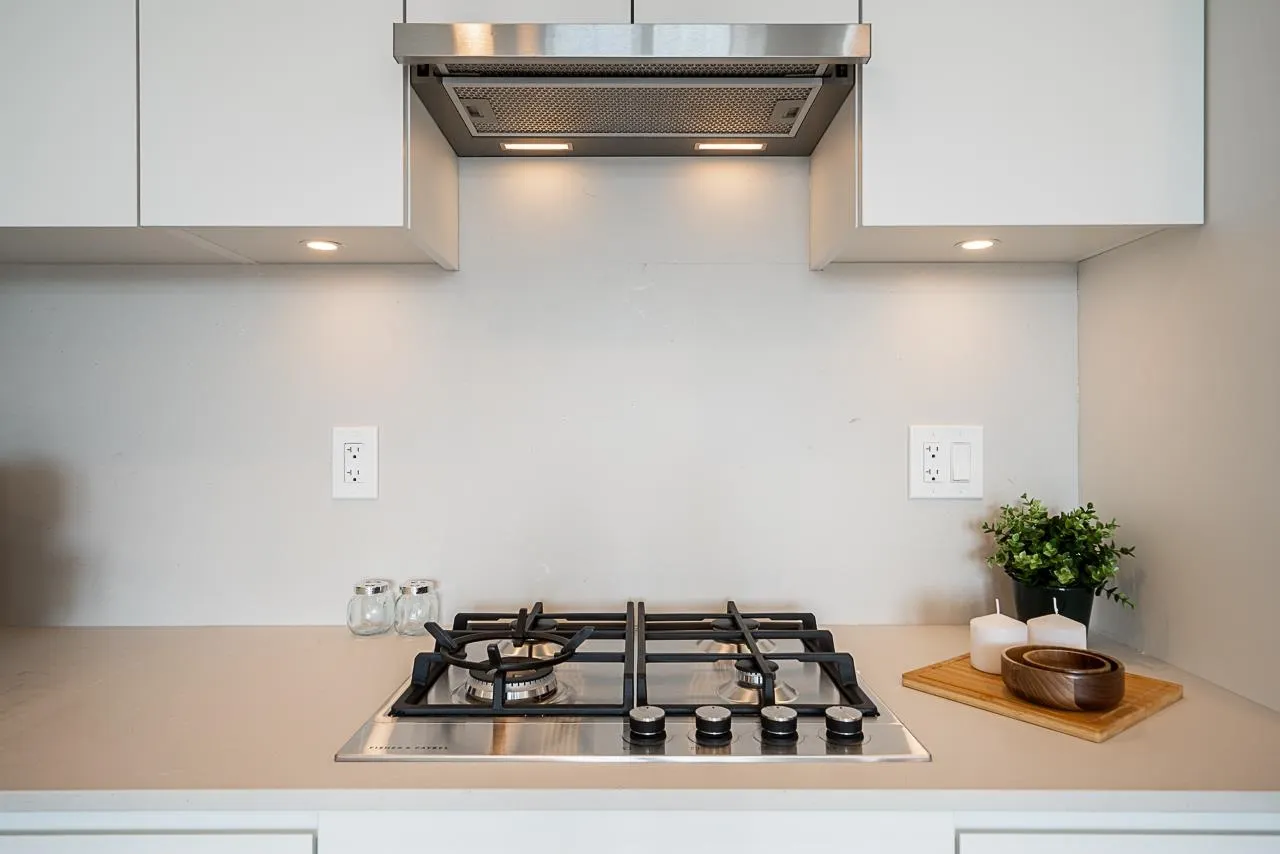 3110 2181 Madison Avenue