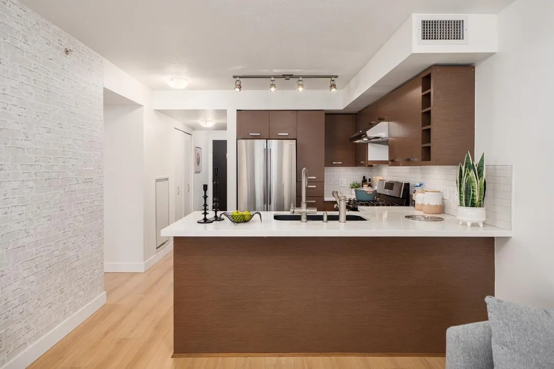 508 8033 Saba Road