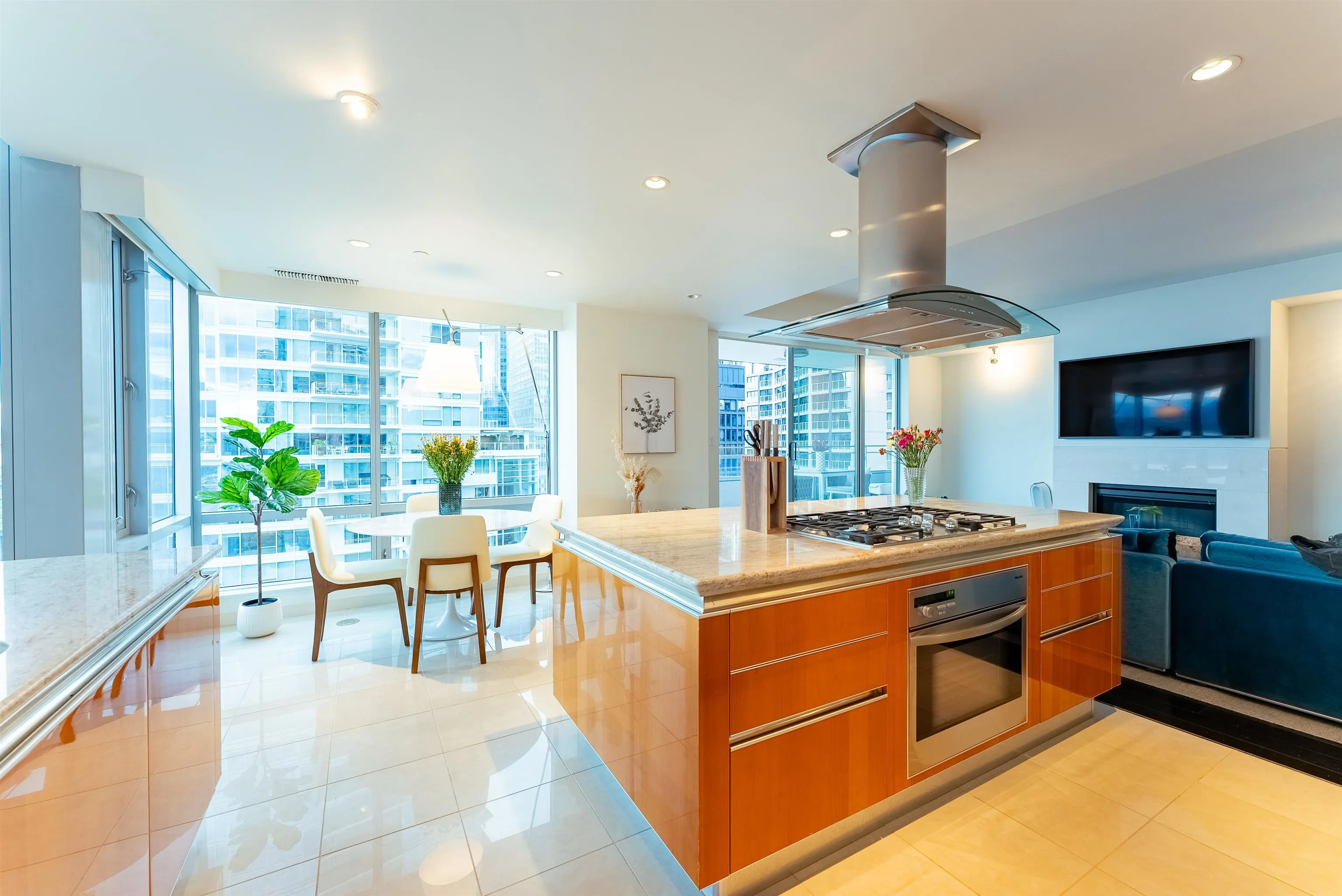 1402 1169 W Cordova Street