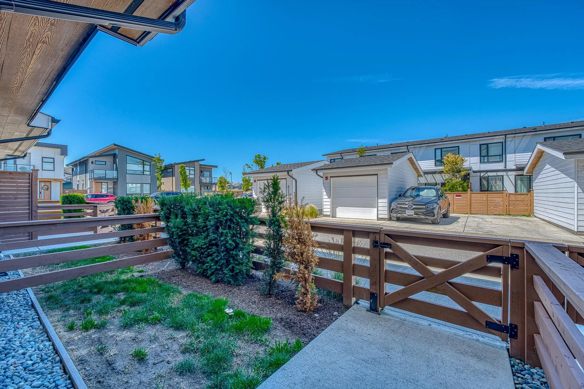 3 4745 Spruce Way