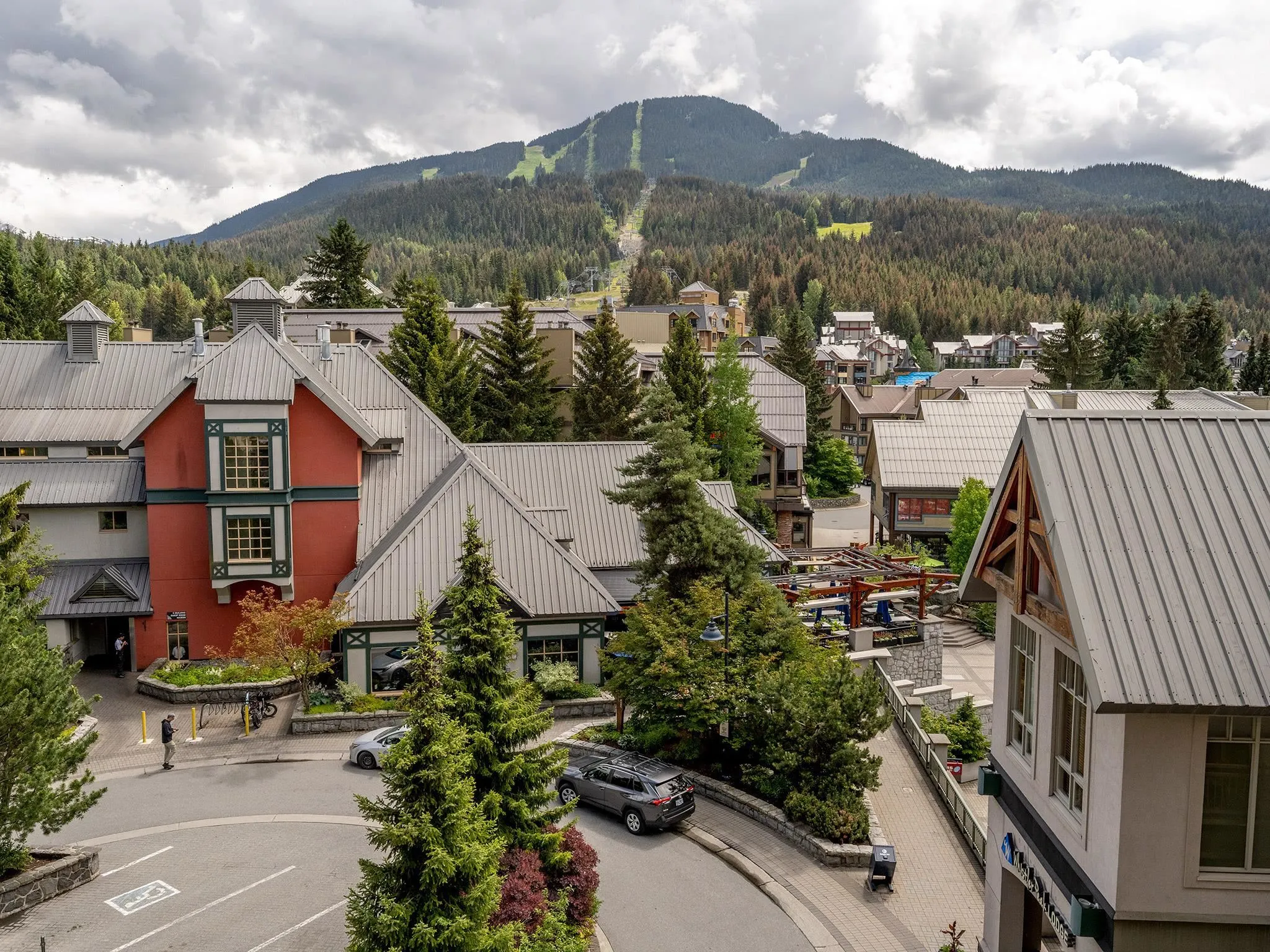 6613 4299 Blackcomb Way