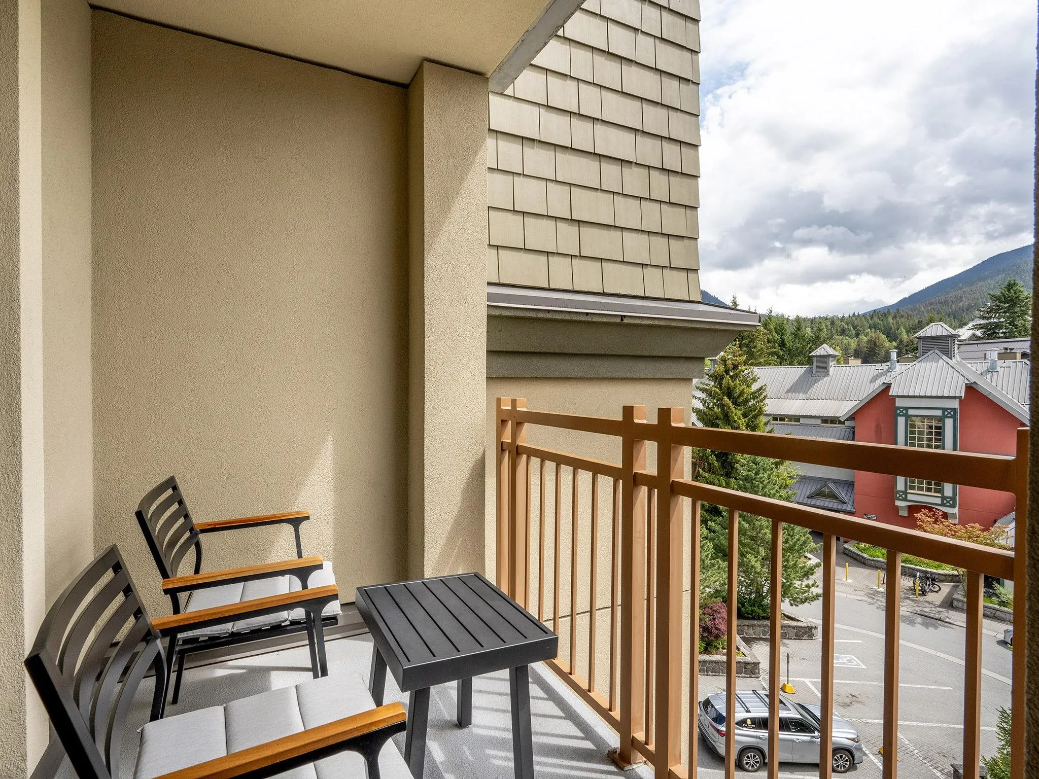 6613 4299 Blackcomb Way