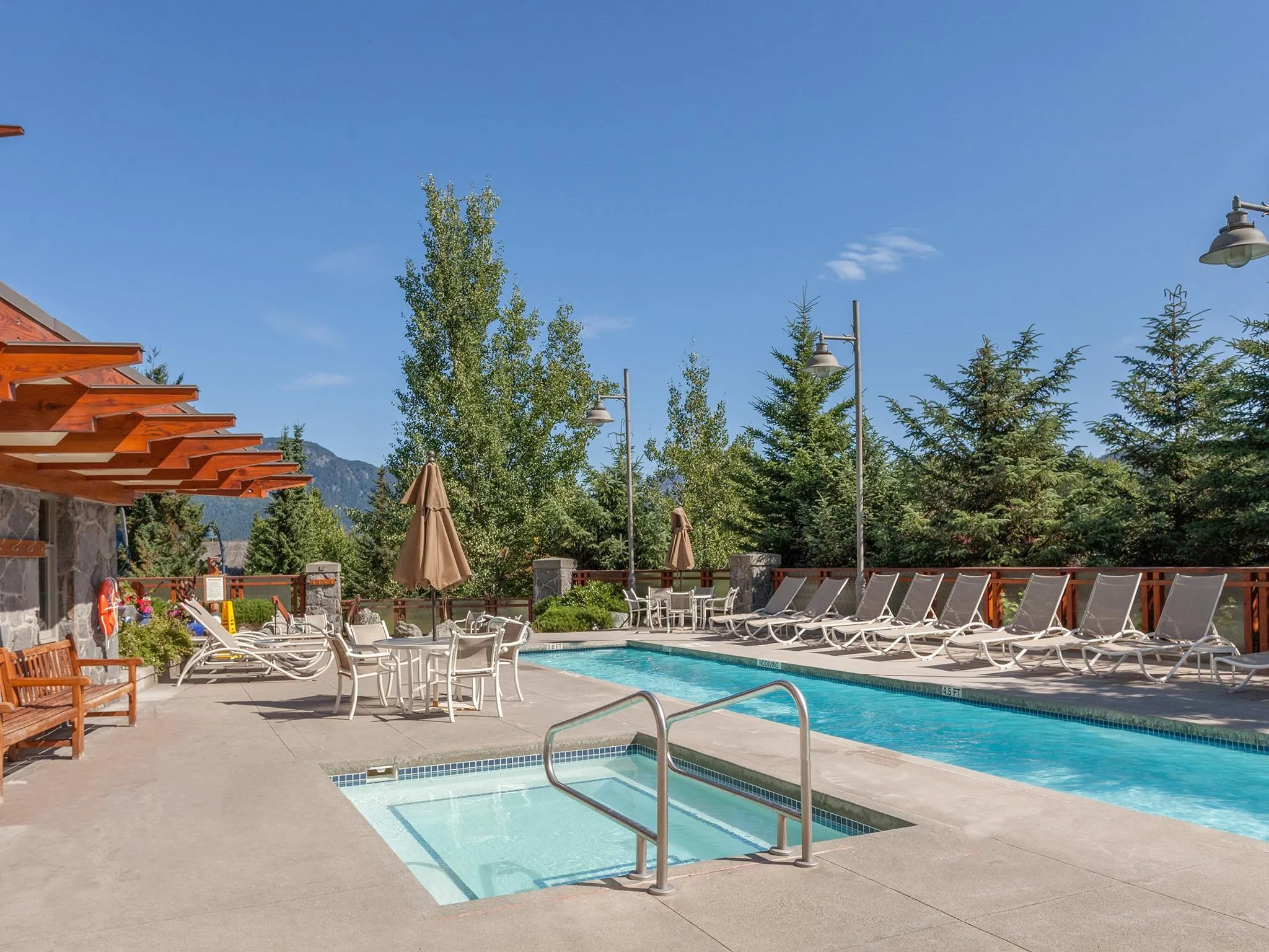 6613 4299 Blackcomb Way