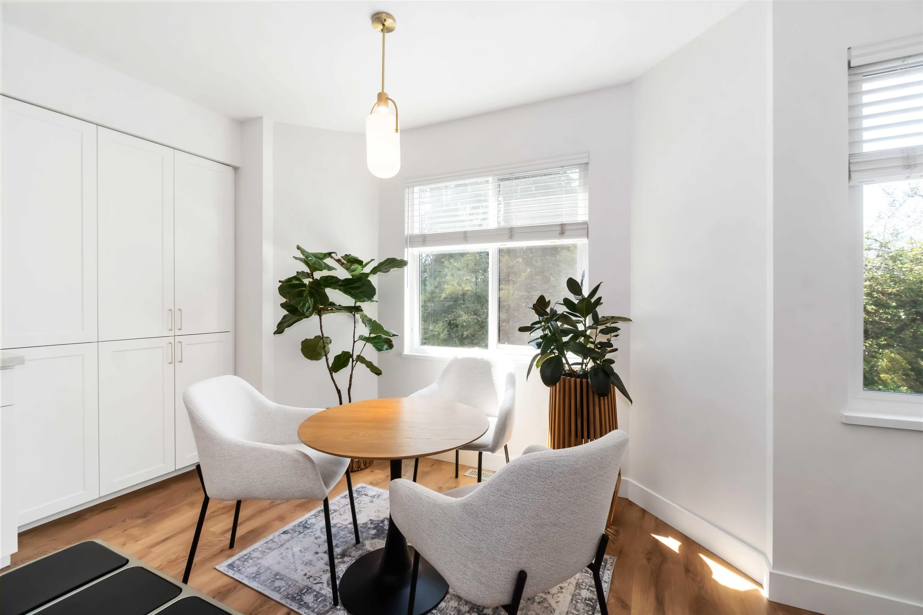 D 3374 Sefton Street