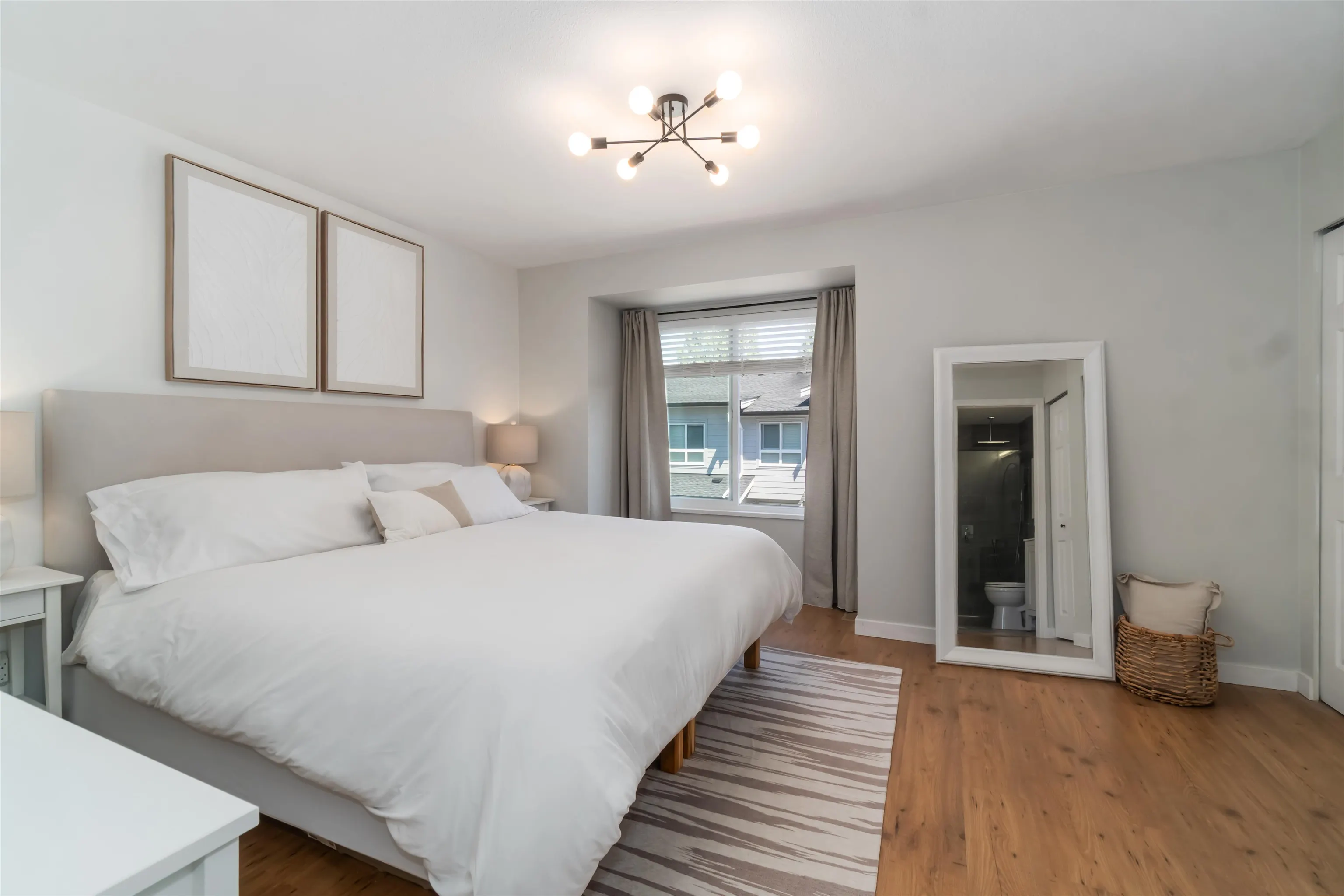 D 3374 Sefton Street