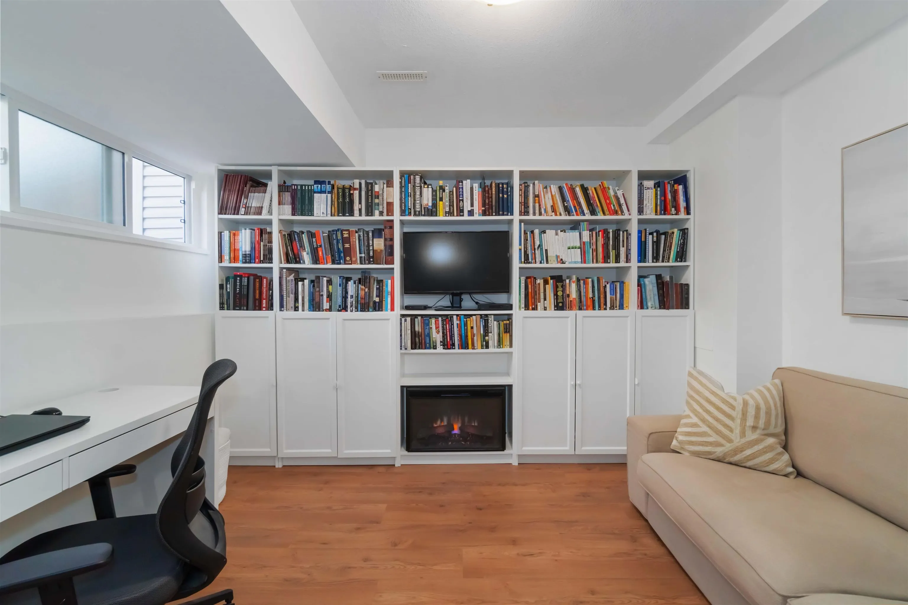 D 3374 Sefton Street