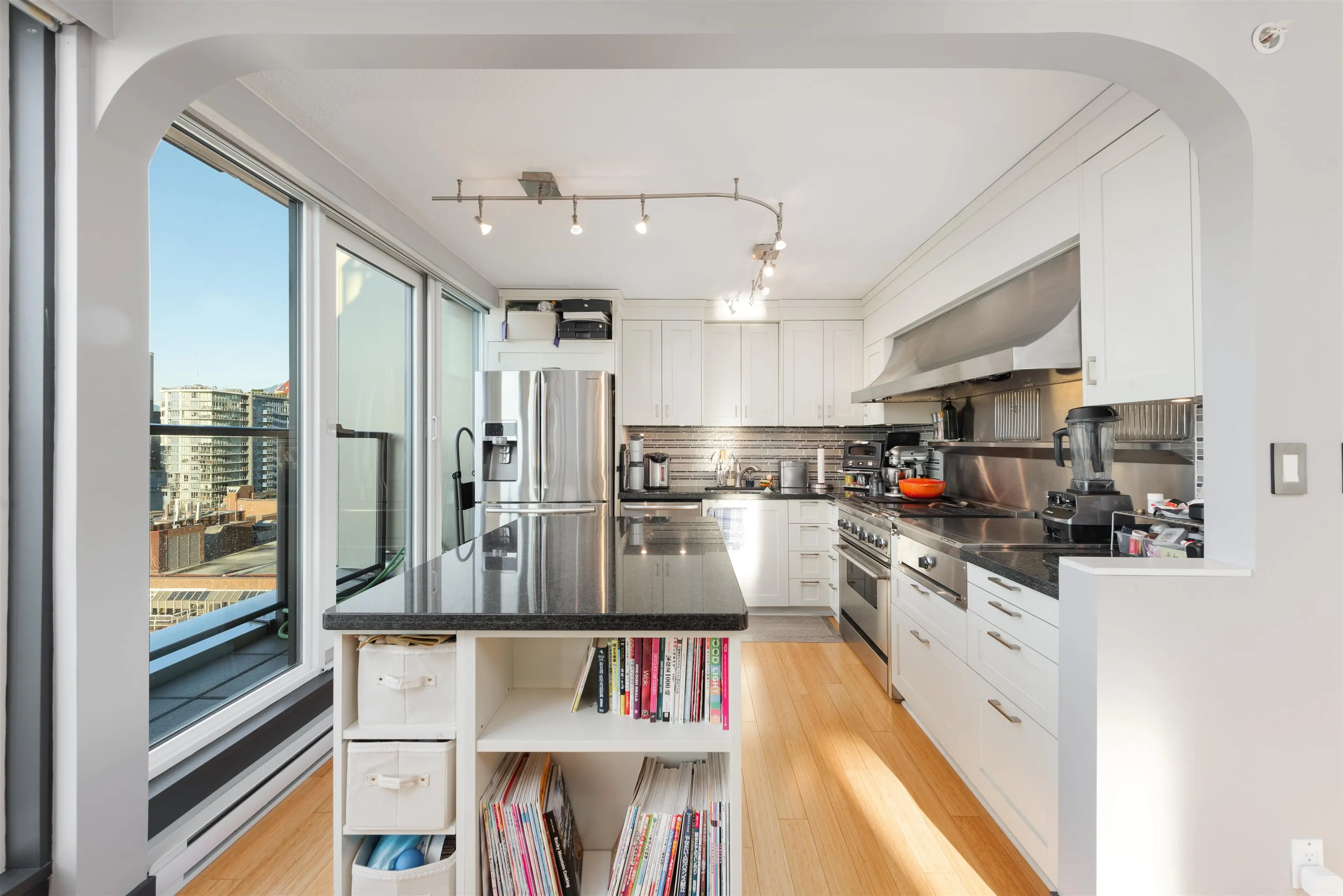 1806 888 Pacific Street