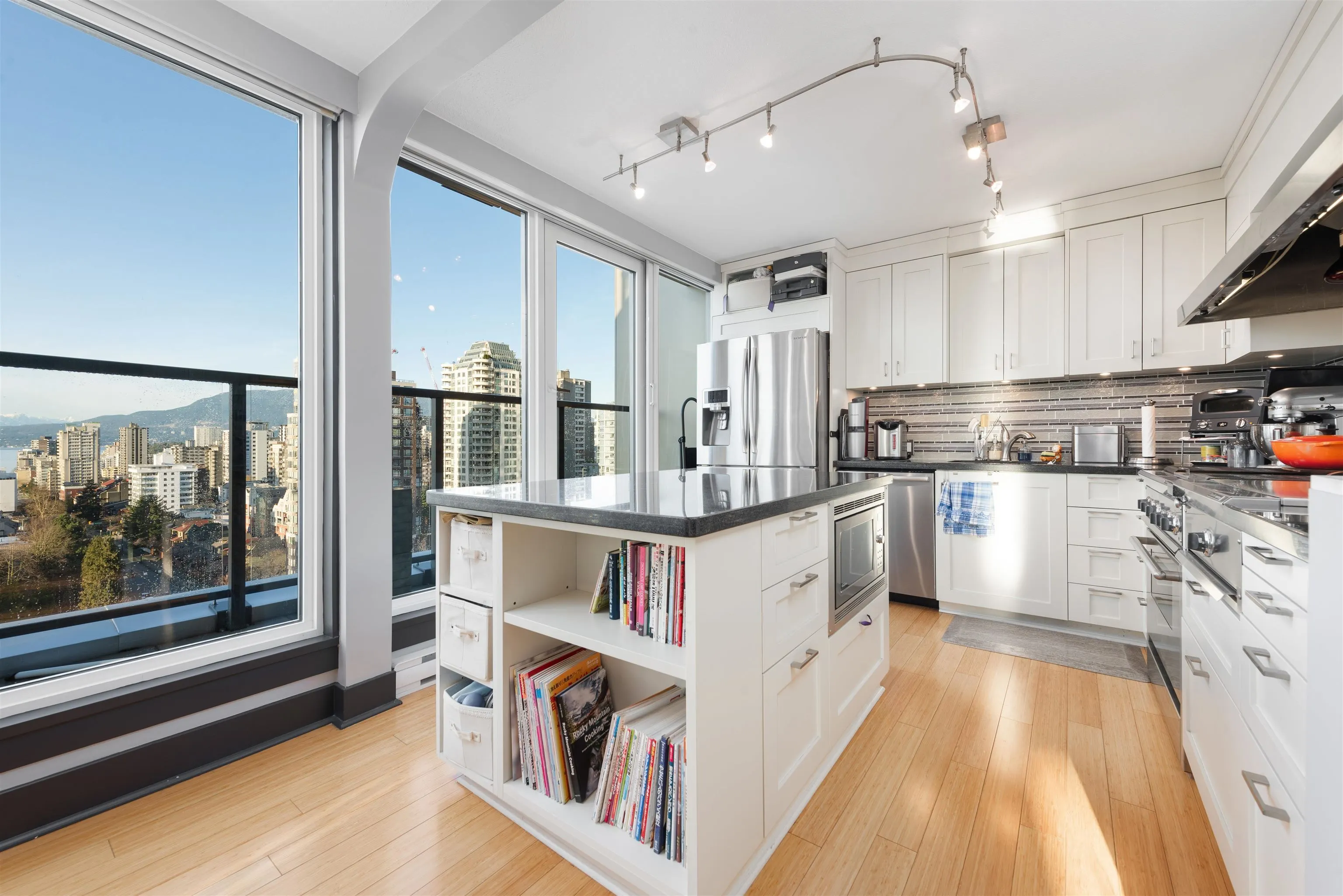 1806 888 Pacific Street