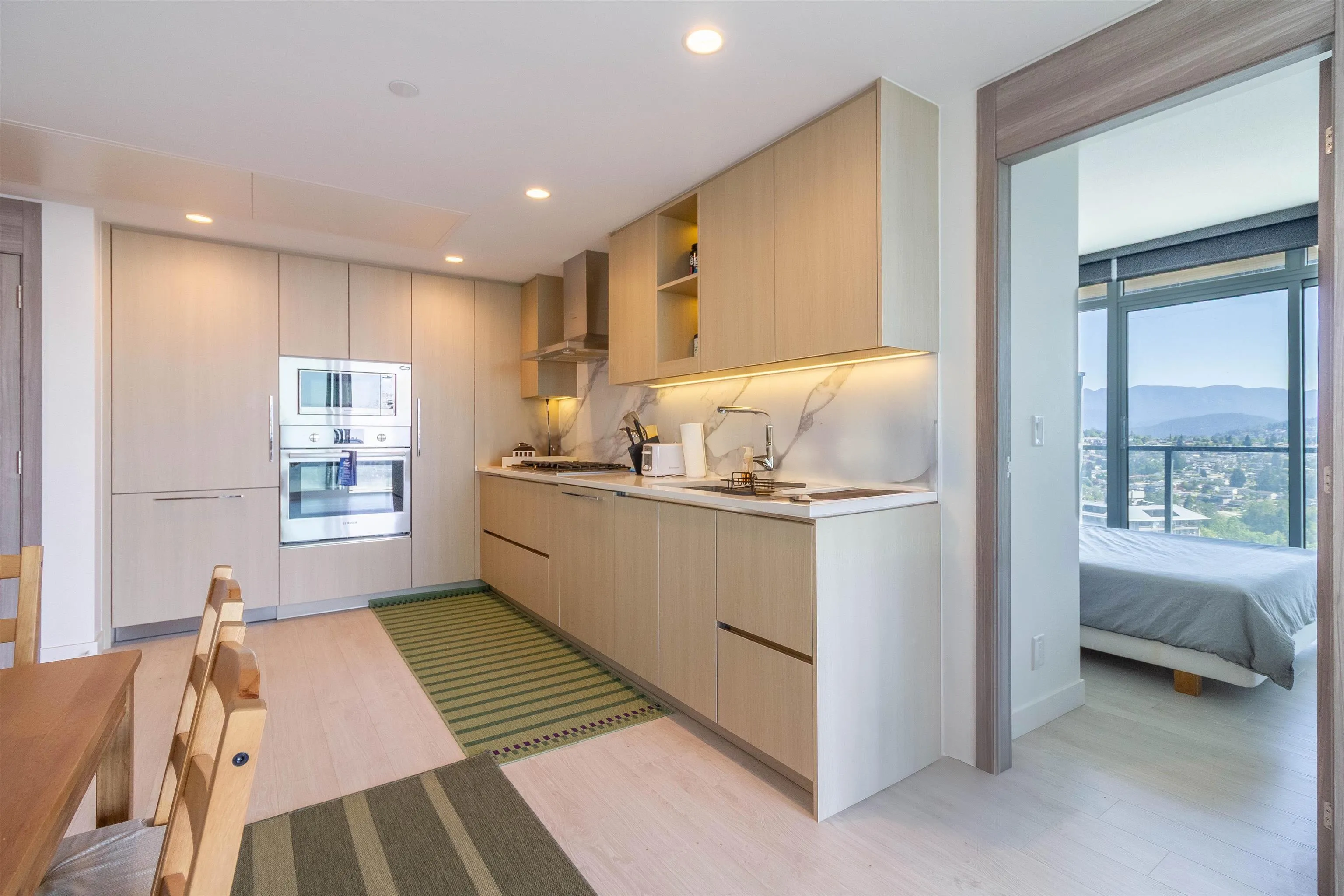2909 4890 Lougheed Highway