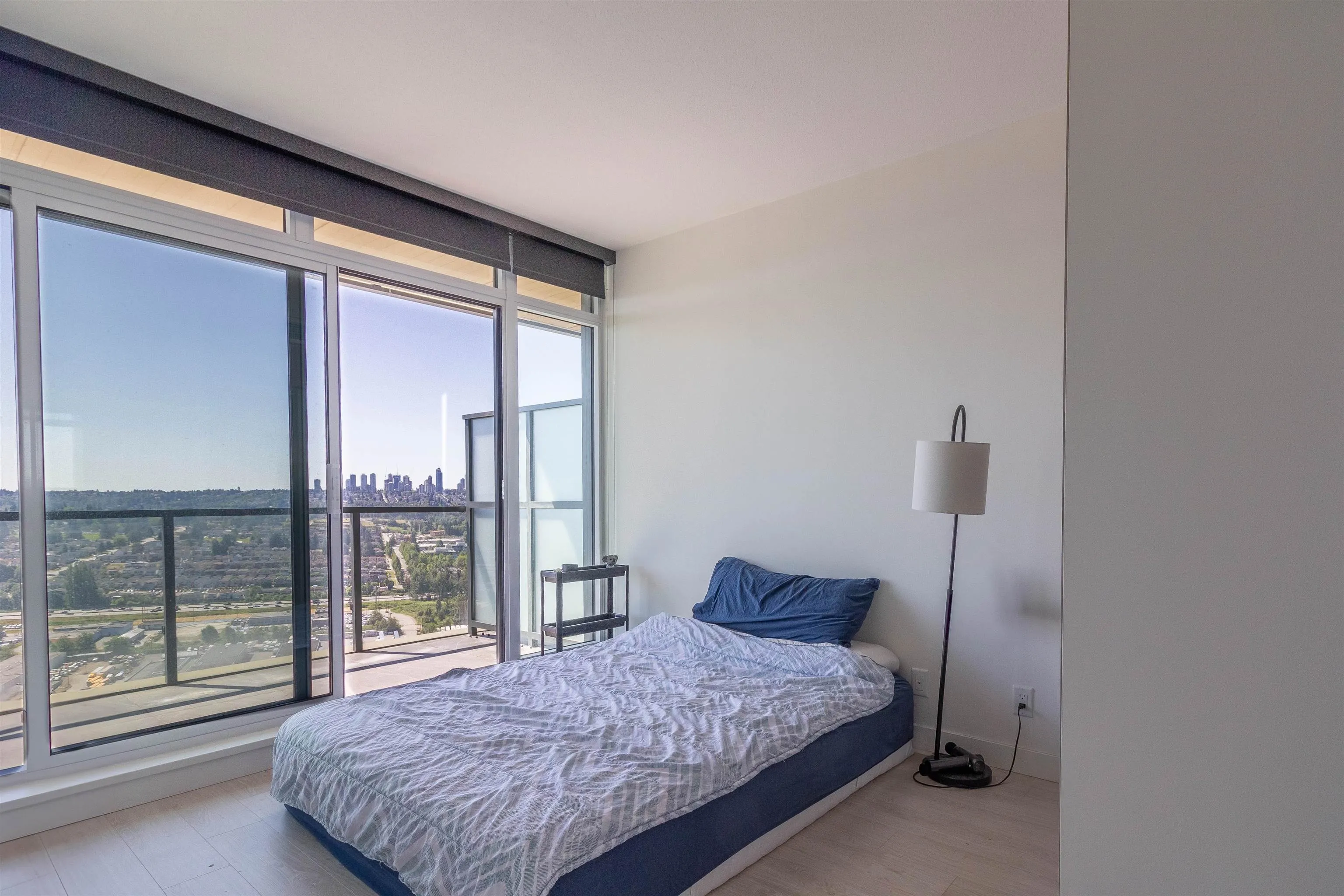 2909 4890 Lougheed Highway