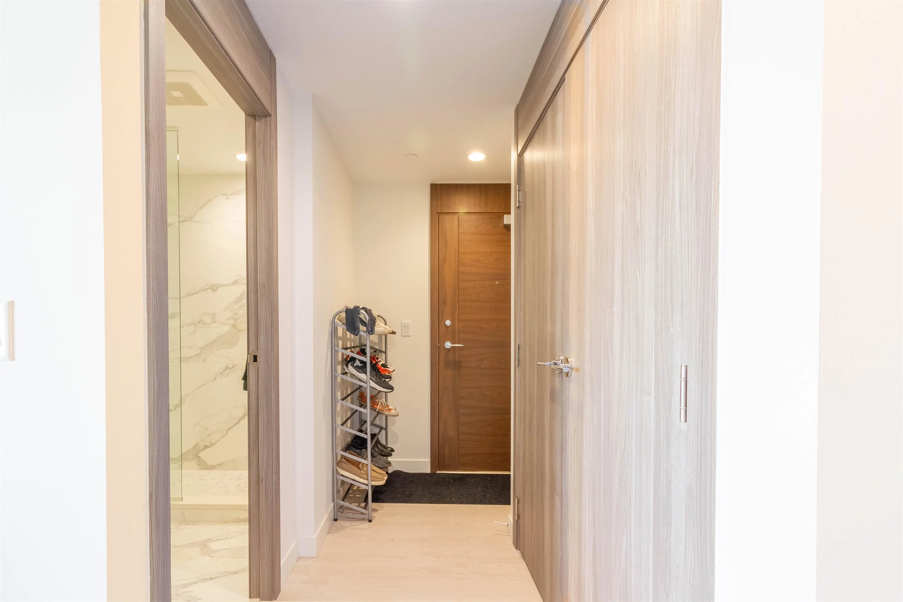 2909 4890 Lougheed Highway
