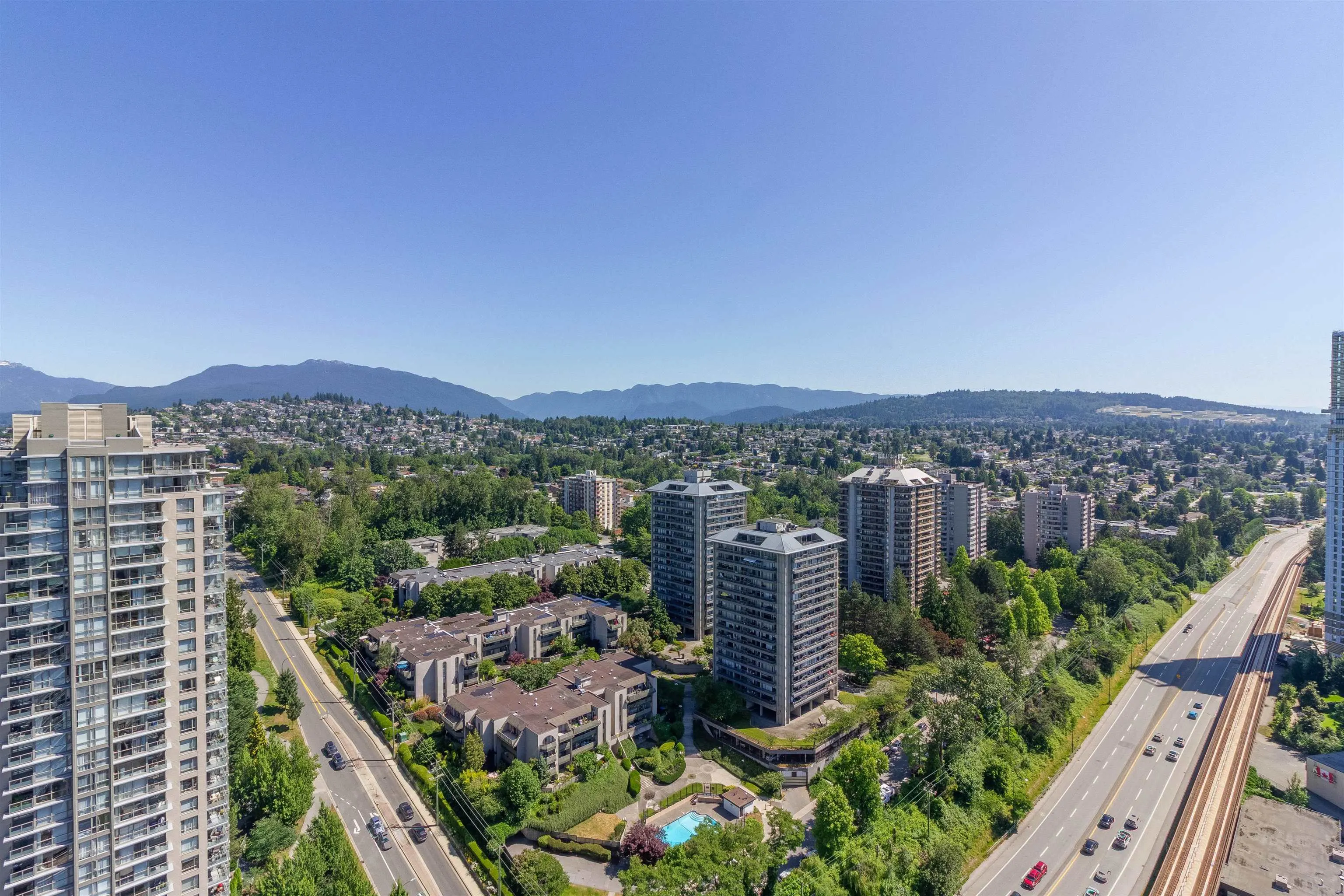 2909 4890 Lougheed Highway