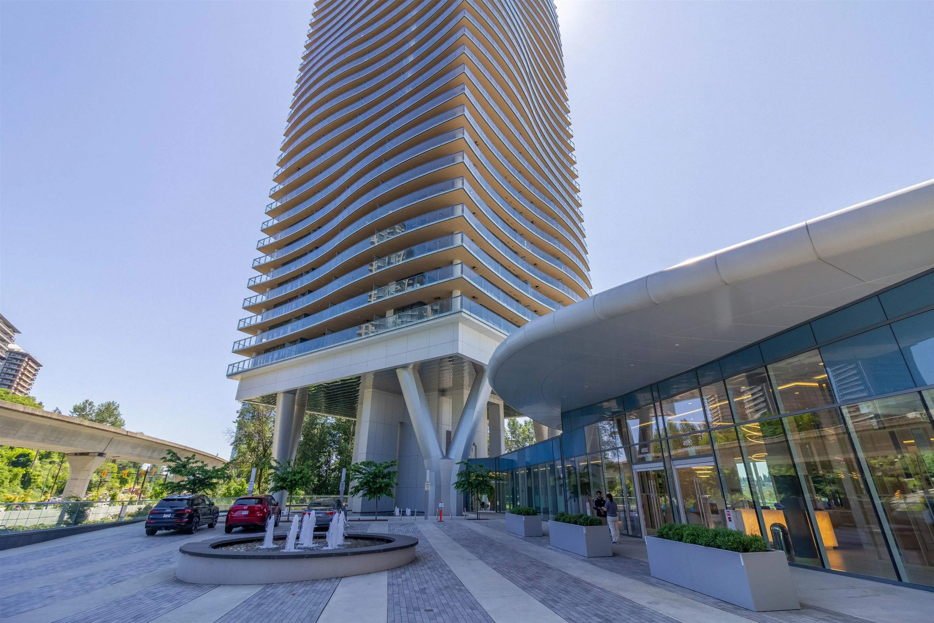 2909 4890 Lougheed Highway