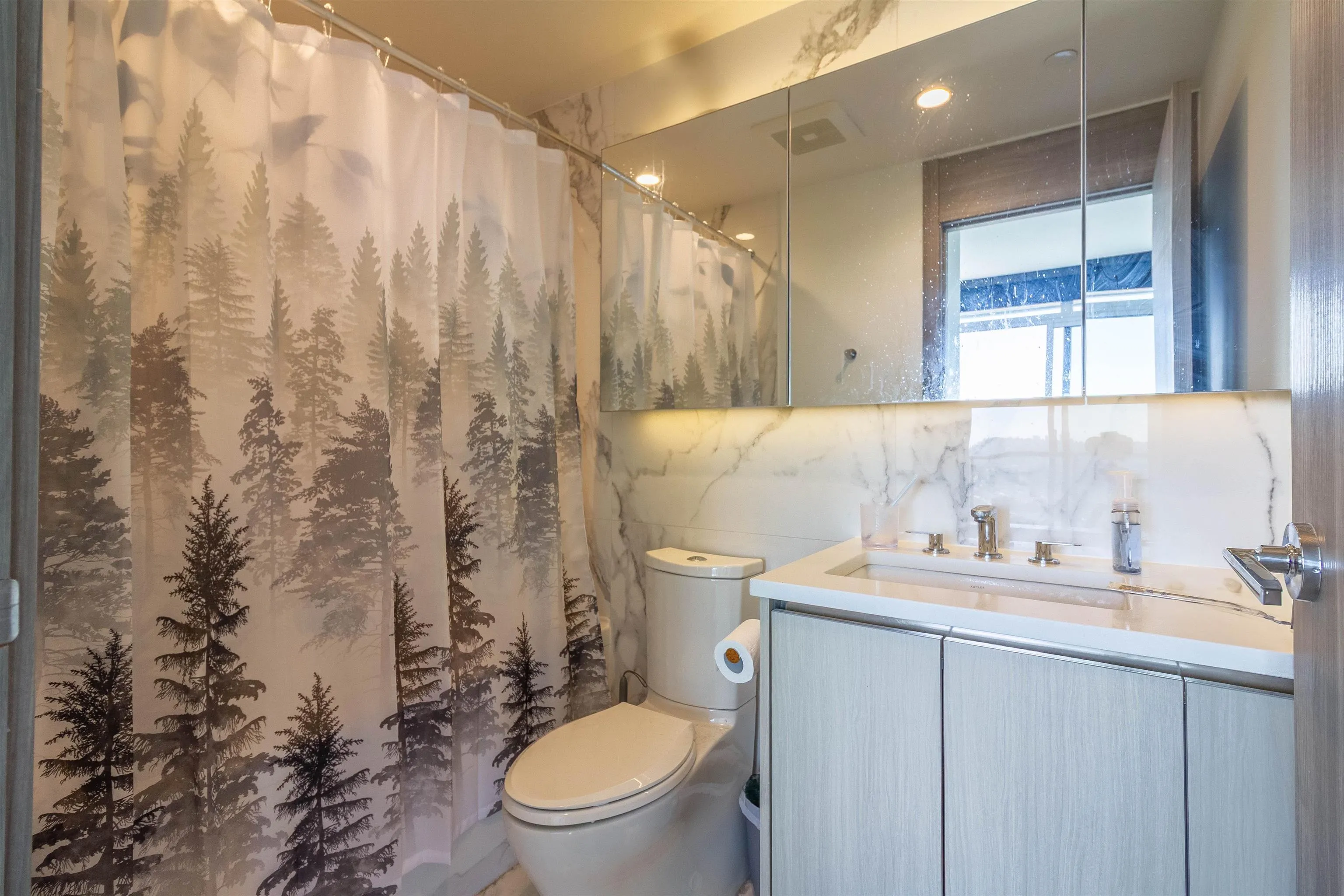 2909 4890 Lougheed Highway