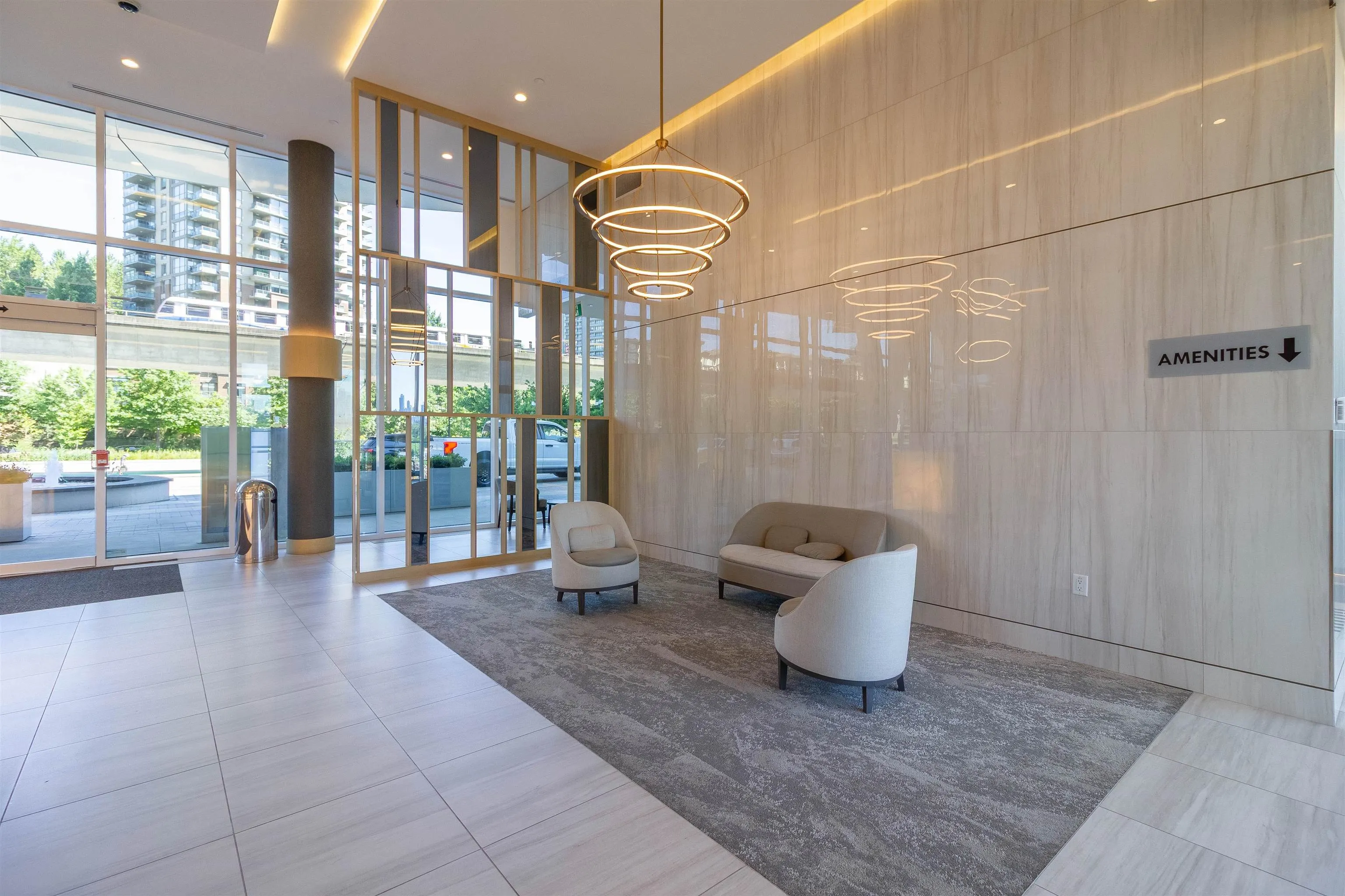 2909 4890 Lougheed Highway
