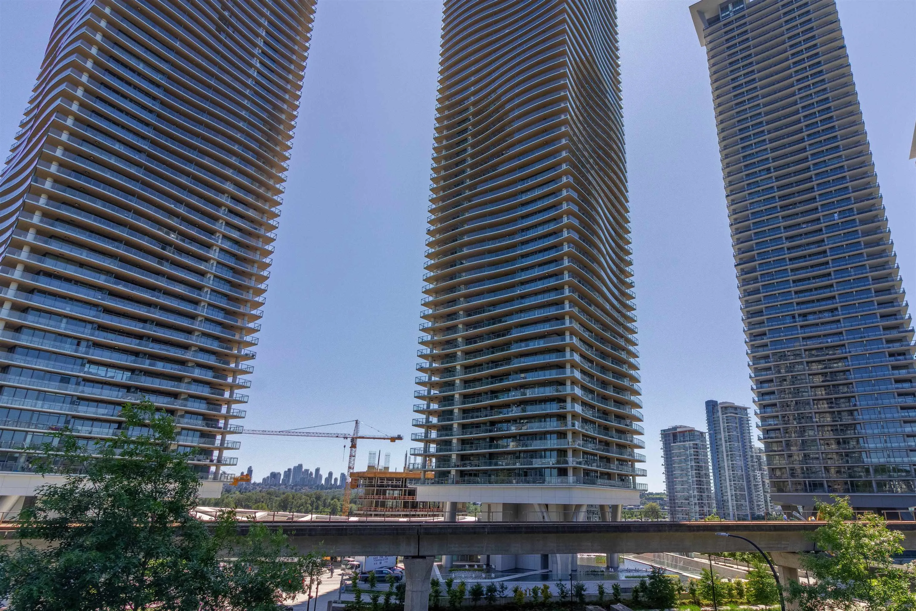 2909 4890 Lougheed Highway