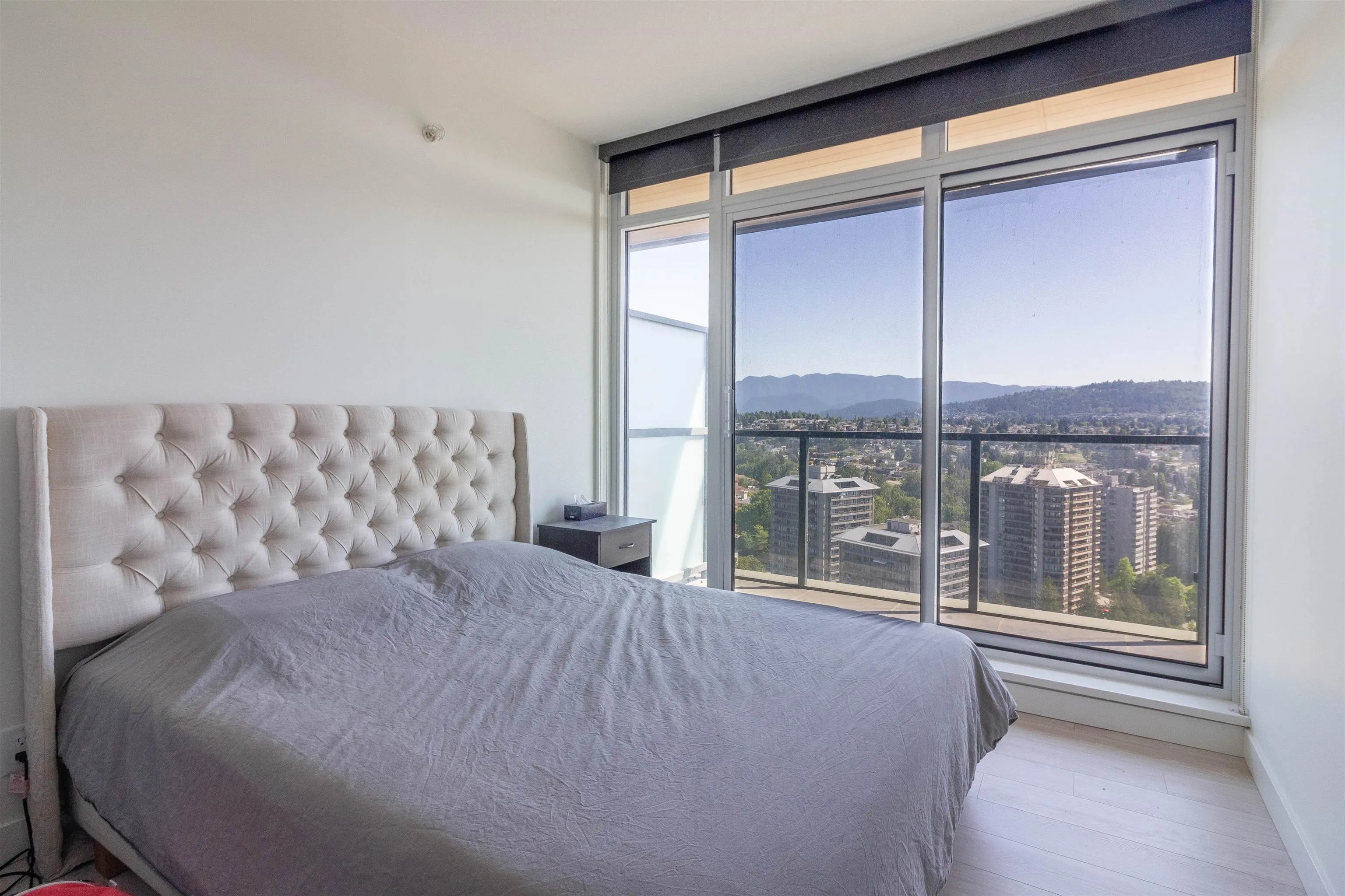 2909 4890 Lougheed Highway