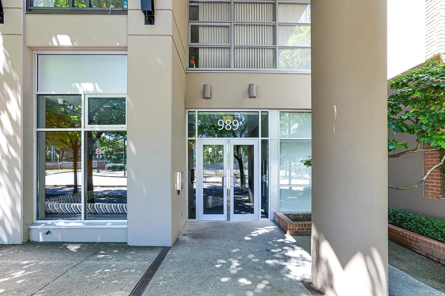 603 989 Beatty Street