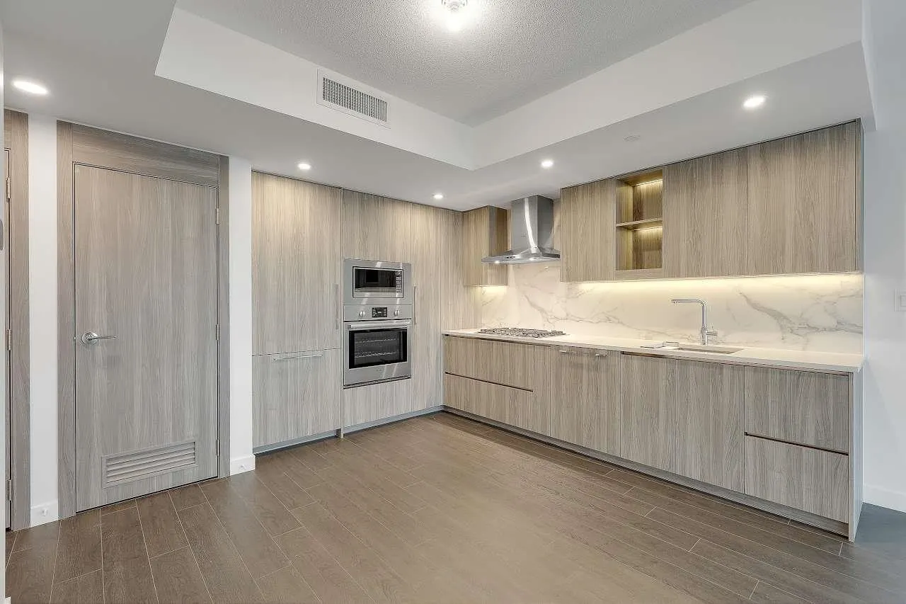 2605 13768 100 Avenue