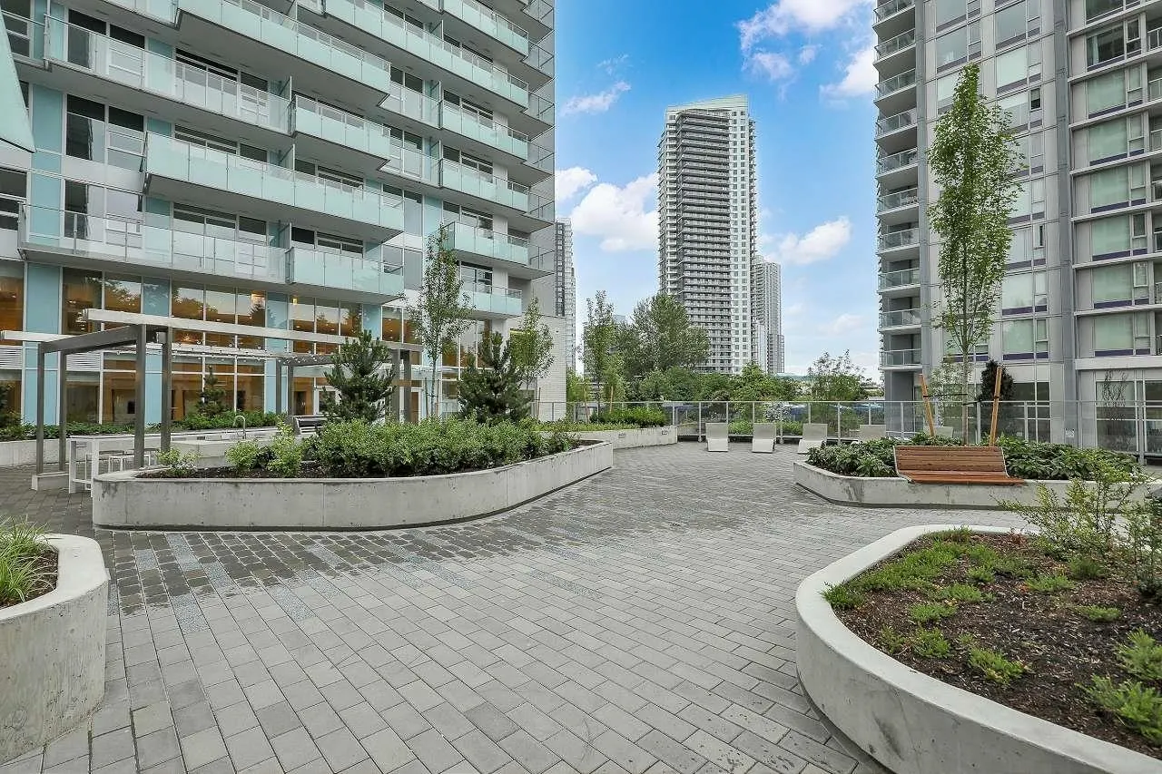 2605 13768 100 Avenue