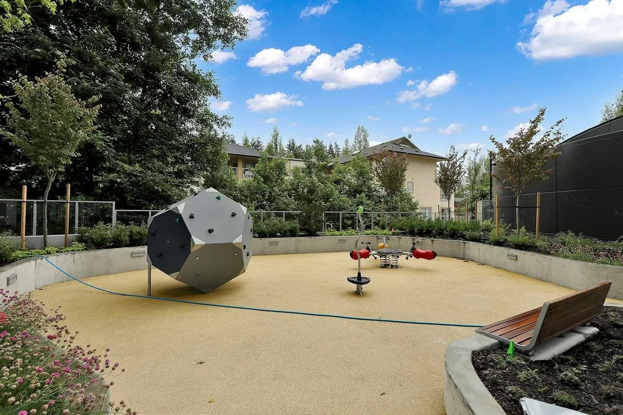 2605 13768 100 Avenue