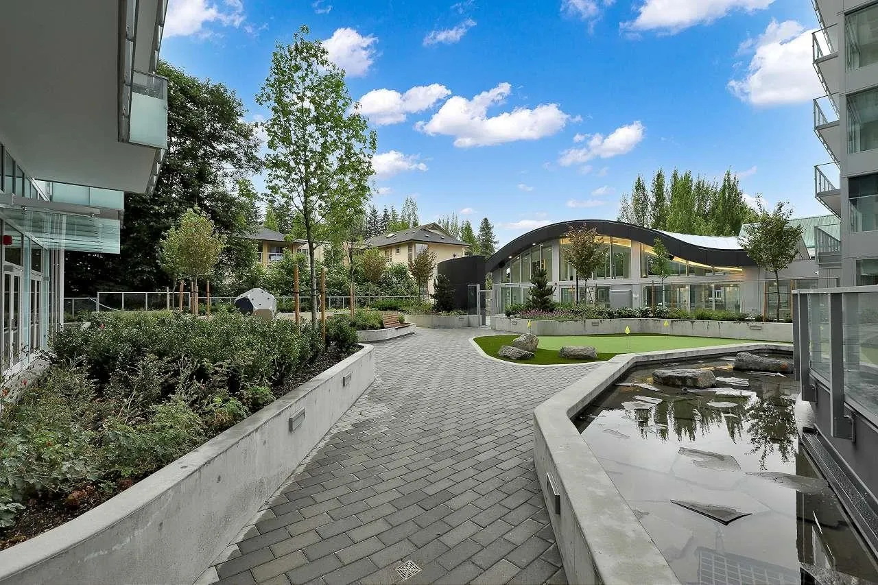 2605 13768 100 Avenue