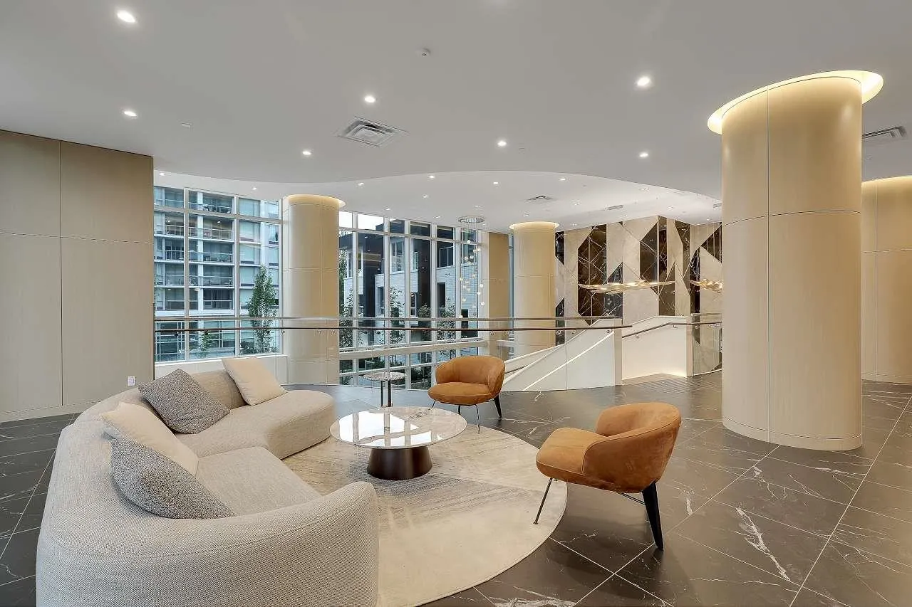 2605 13768 100 Avenue