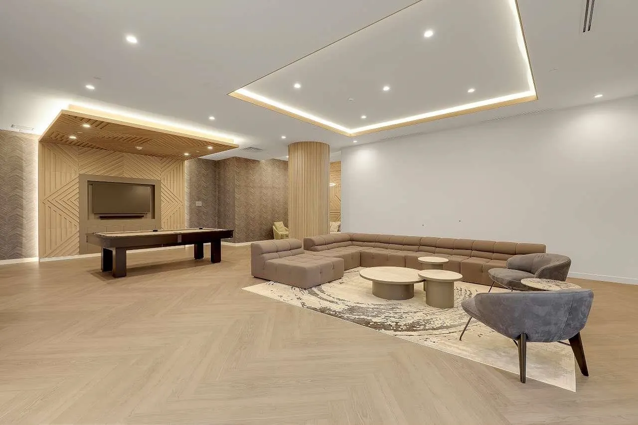 2605 13768 100 Avenue