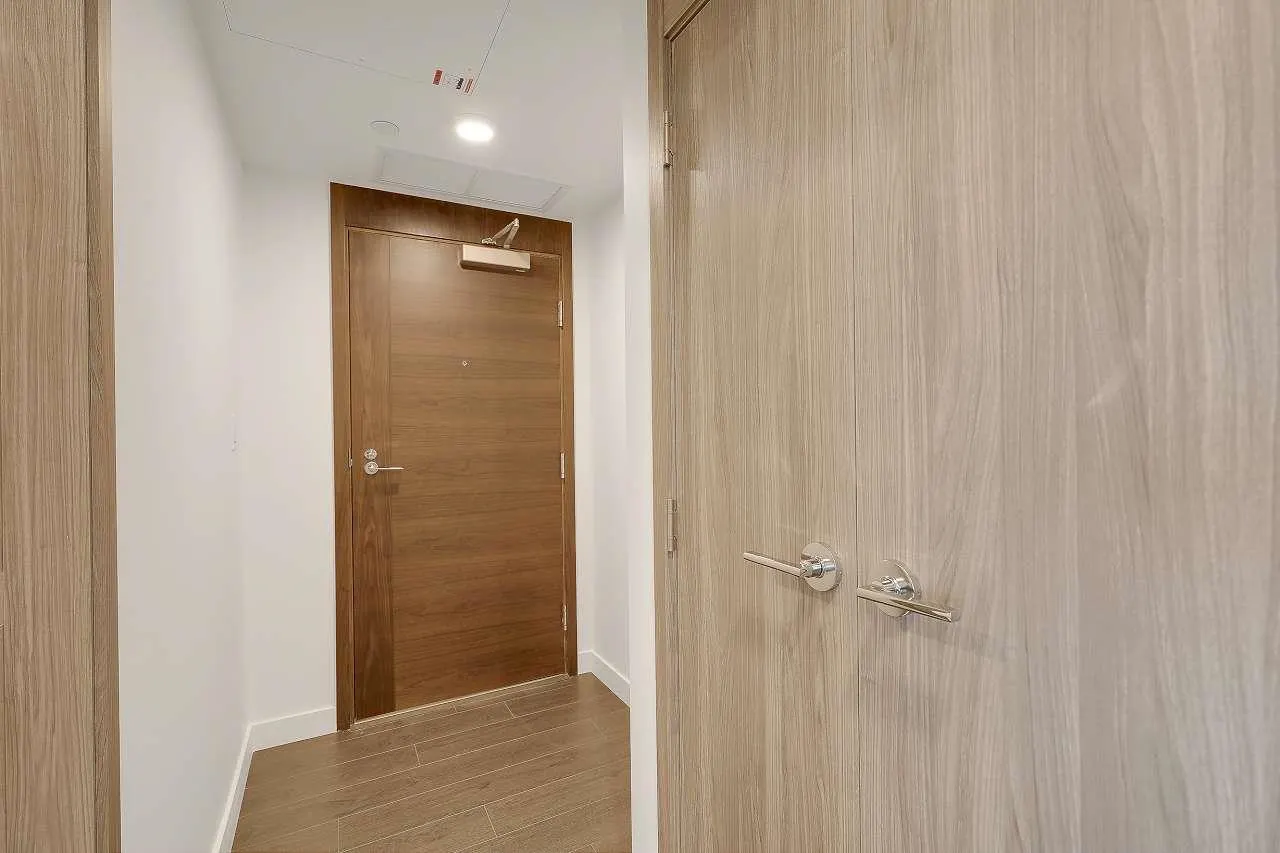 2605 13768 100 Avenue