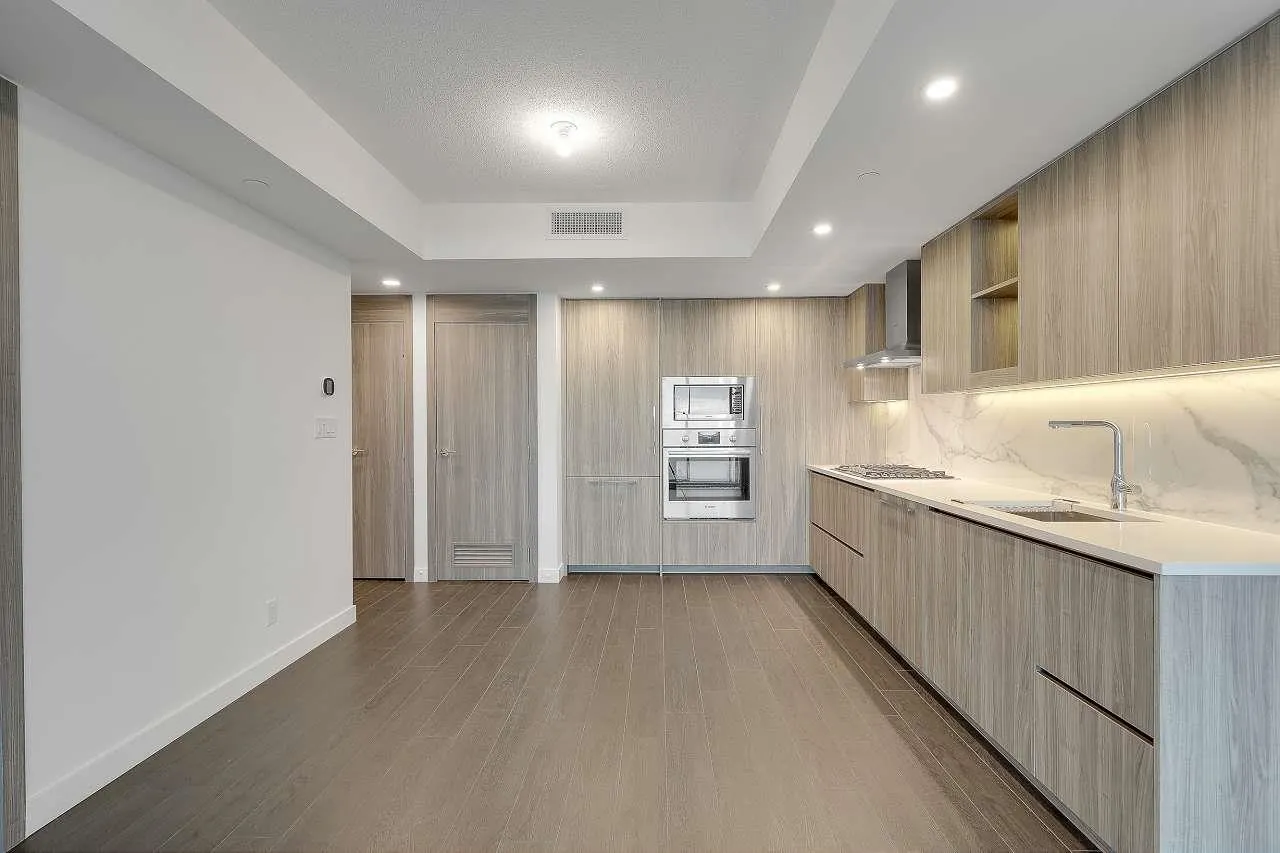 2605 13768 100 Avenue