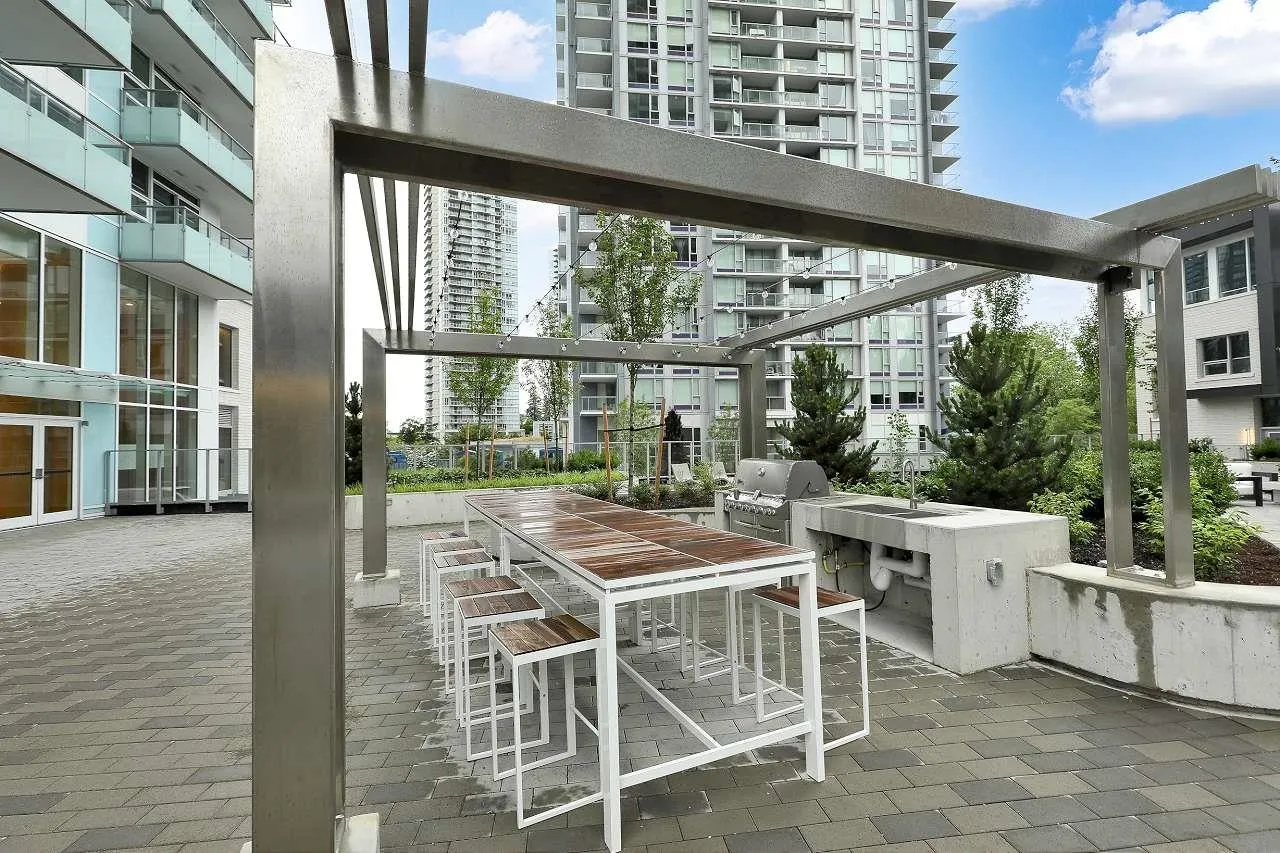 2605 13768 100 Avenue