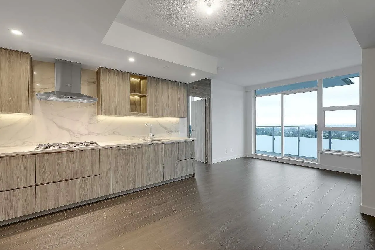 2605 13768 100 Avenue