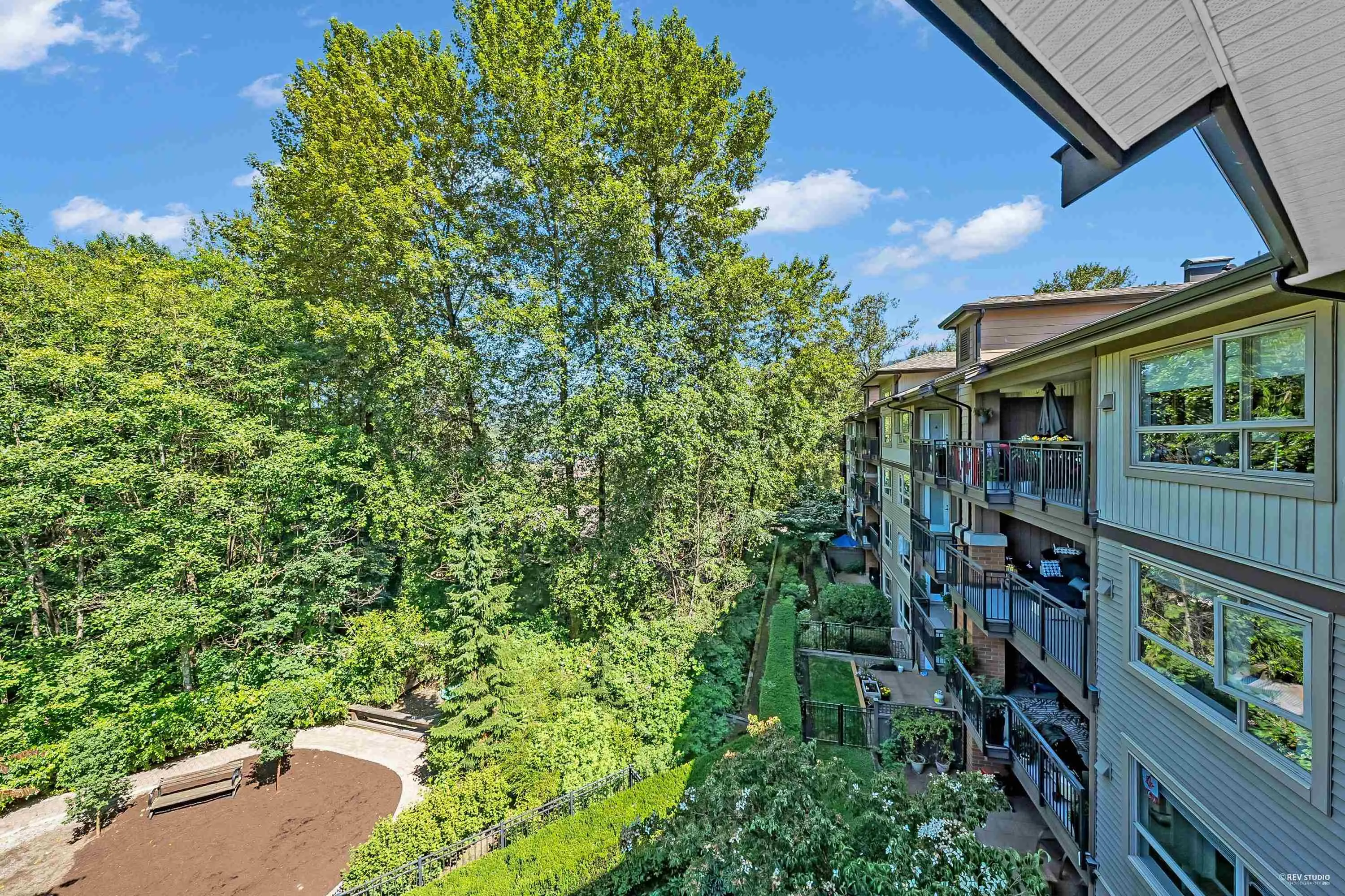 422 700 Klahanie Drive