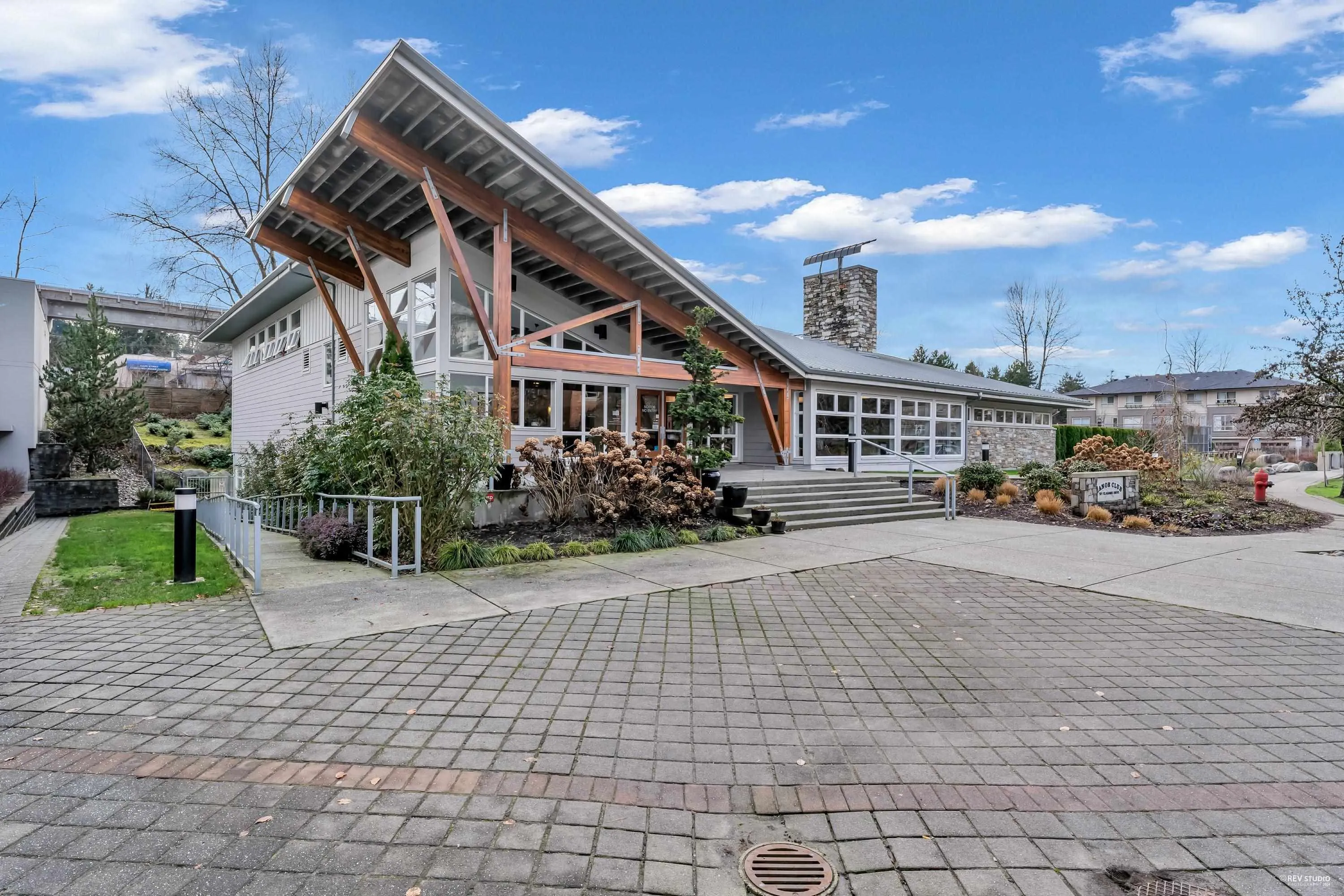 422 700 Klahanie Drive