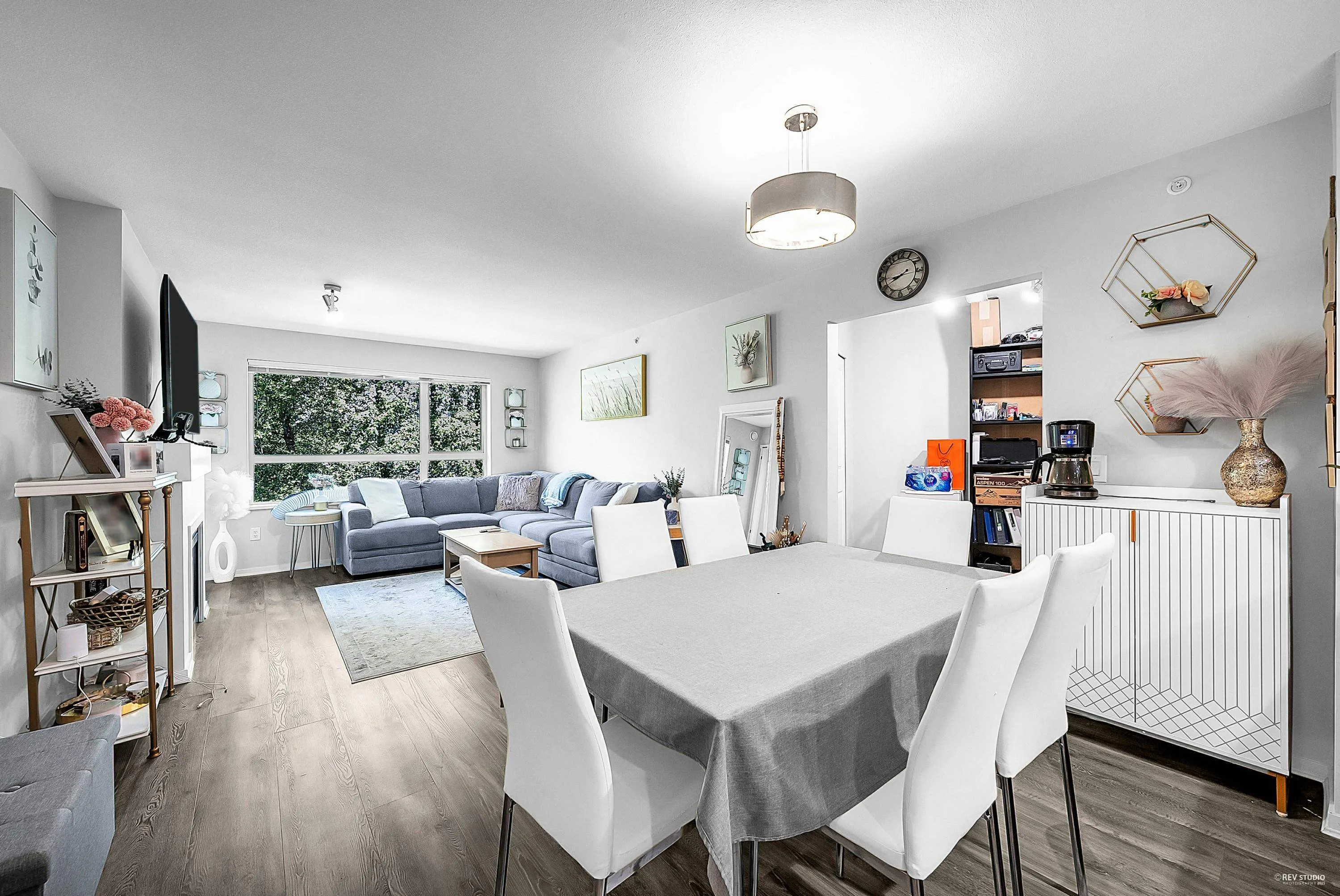 422 700 Klahanie Drive