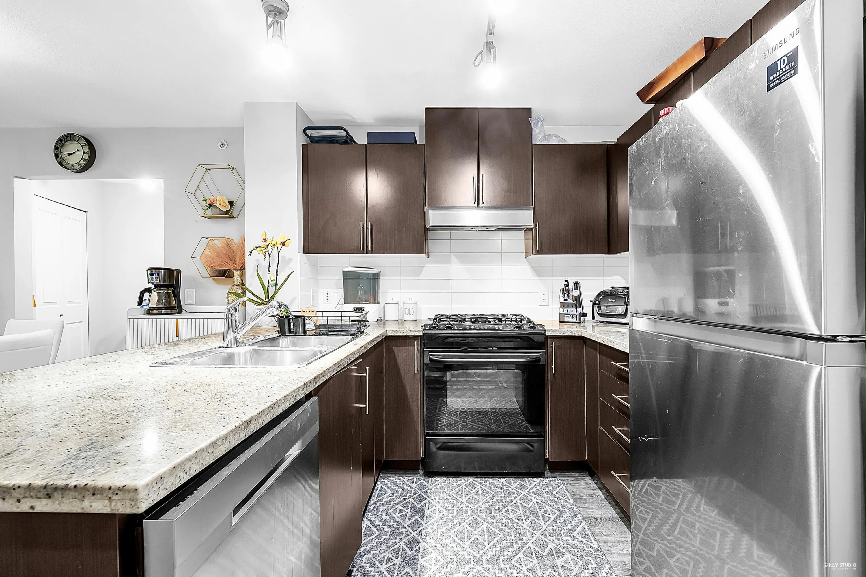 422 700 Klahanie Drive