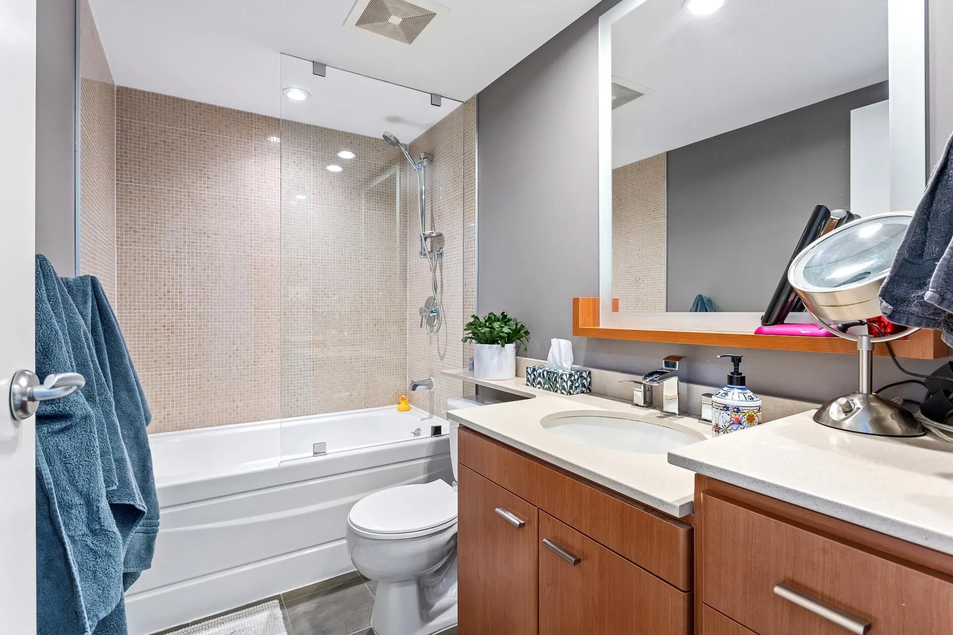 1902 455 Beach Crescent