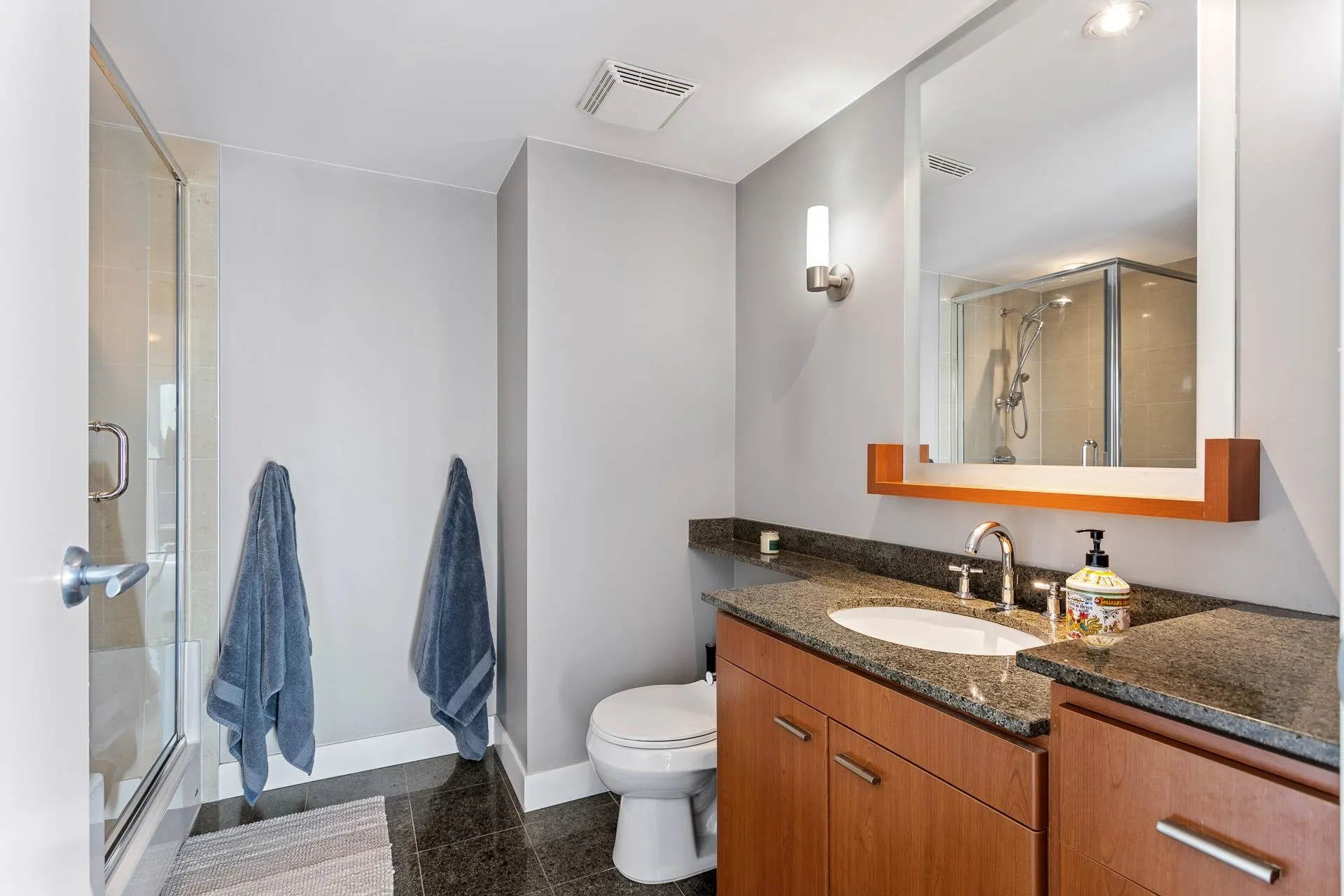 1902 455 Beach Crescent
