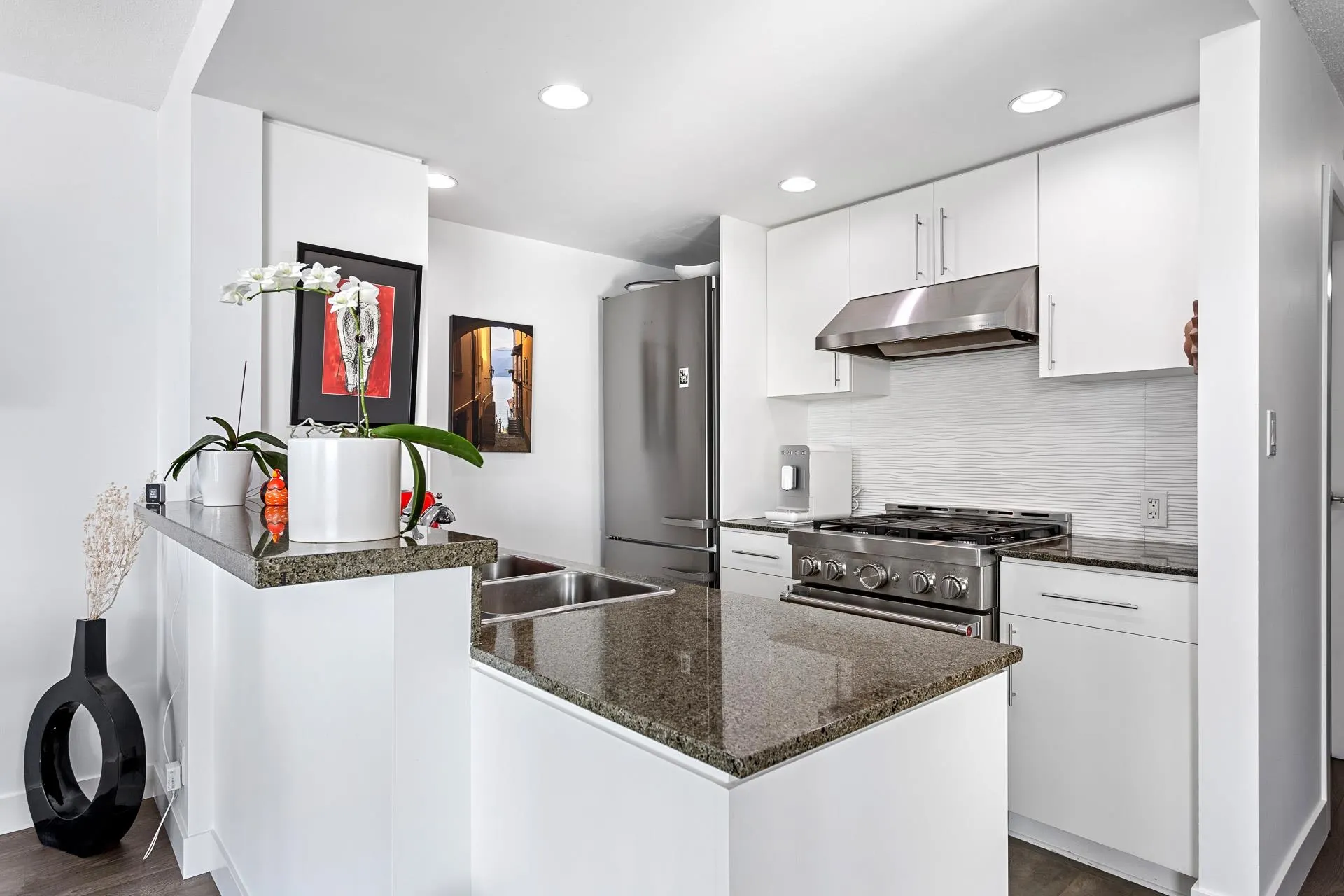 1902 455 Beach Crescent