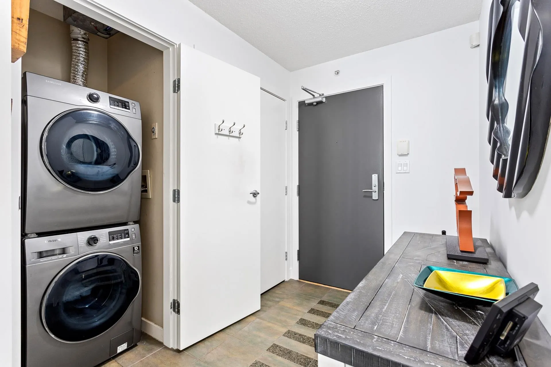 1902 455 Beach Crescent