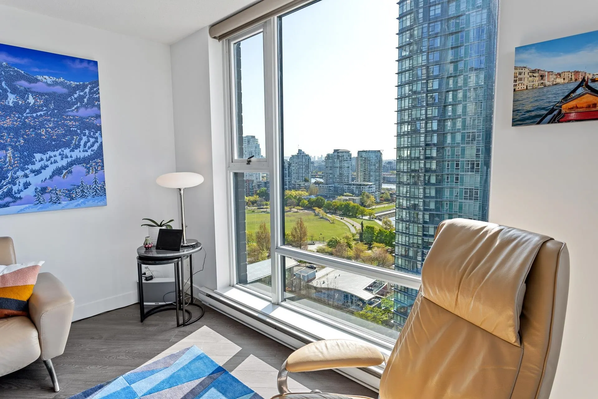 1902 455 Beach Crescent