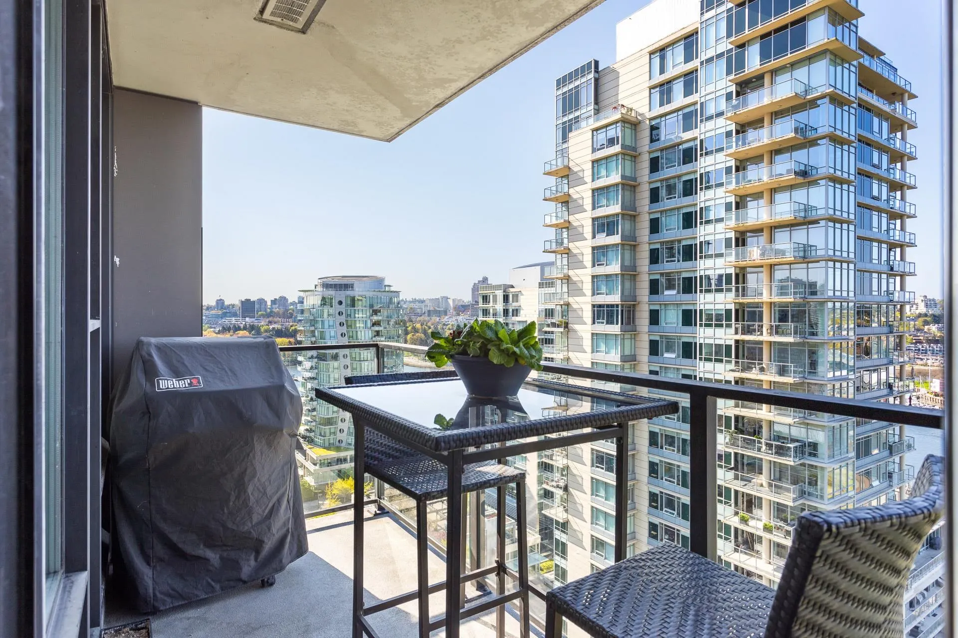 1902 455 Beach Crescent