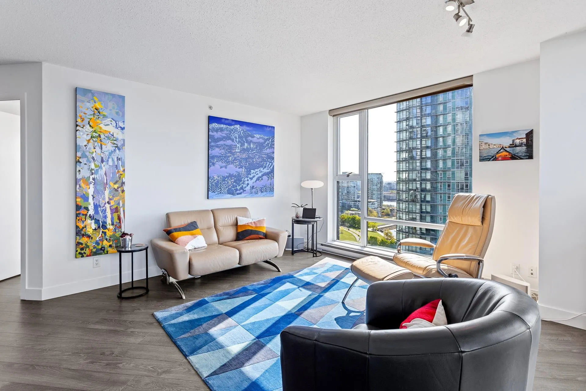 1902 455 Beach Crescent