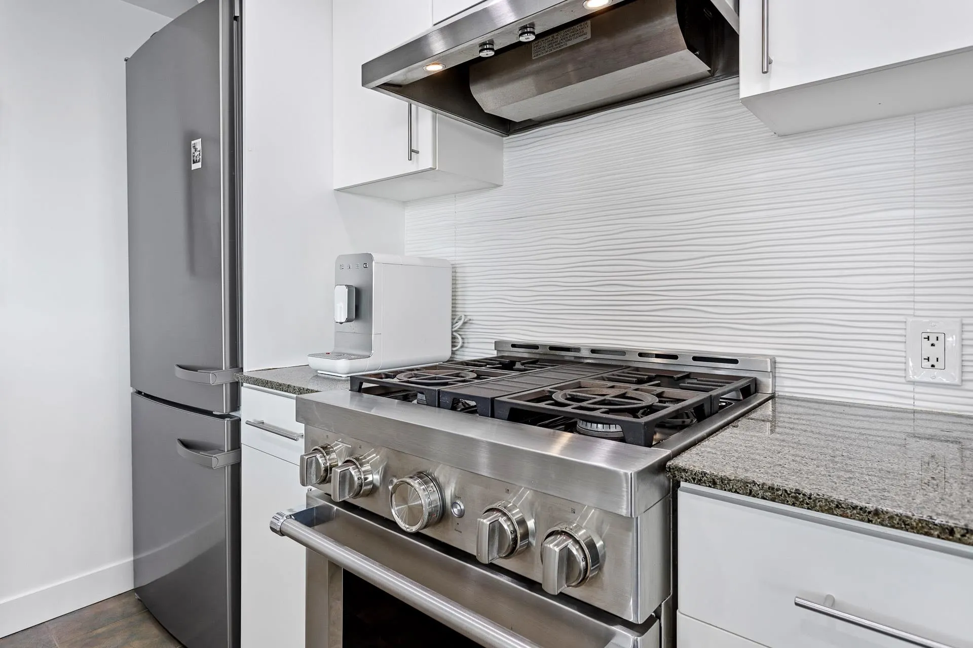 1902 455 Beach Crescent