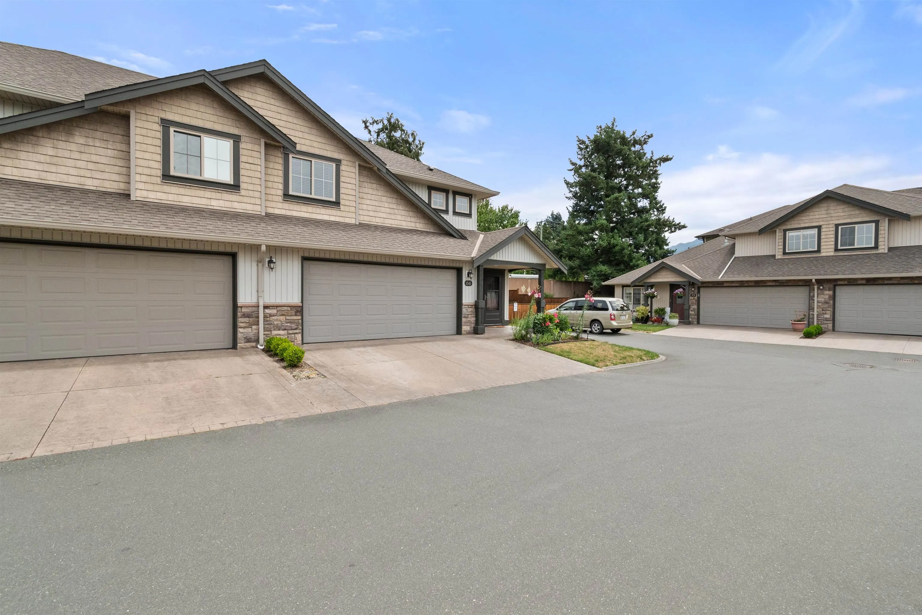 66 6449 Blackwood Lane