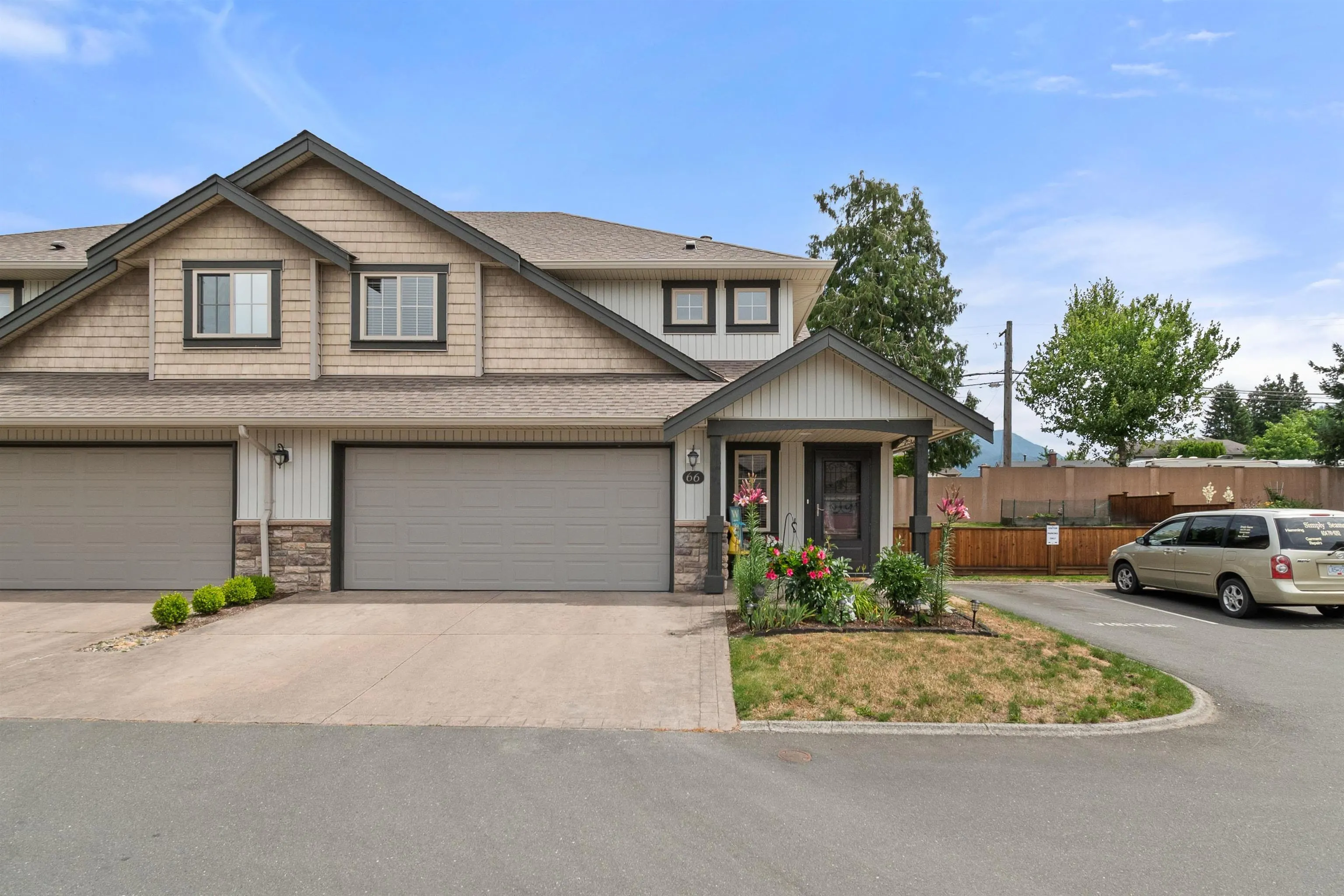 66 6449 Blackwood Lane