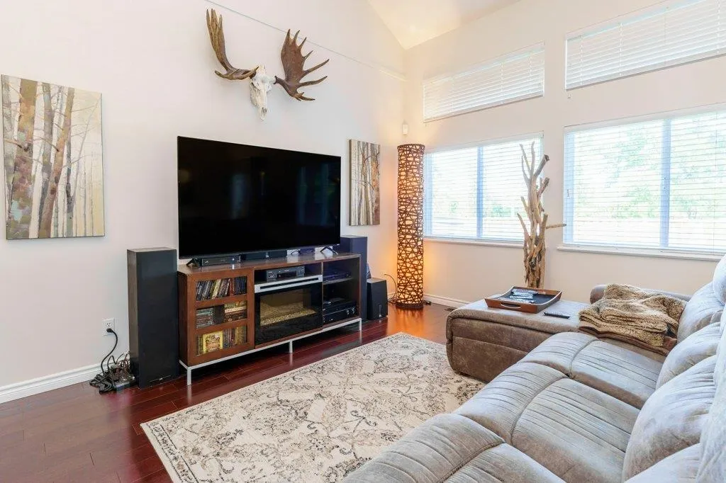 19582 Shinglebolt Crescent