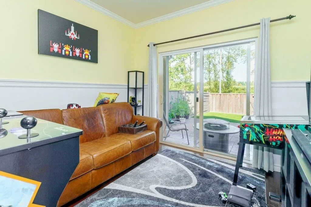 19582 Shinglebolt Crescent