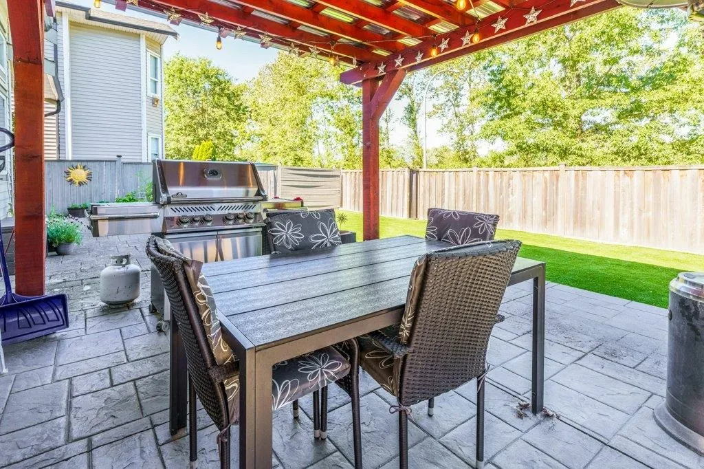 19582 Shinglebolt Crescent