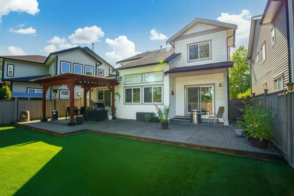 19582 Shinglebolt Crescent